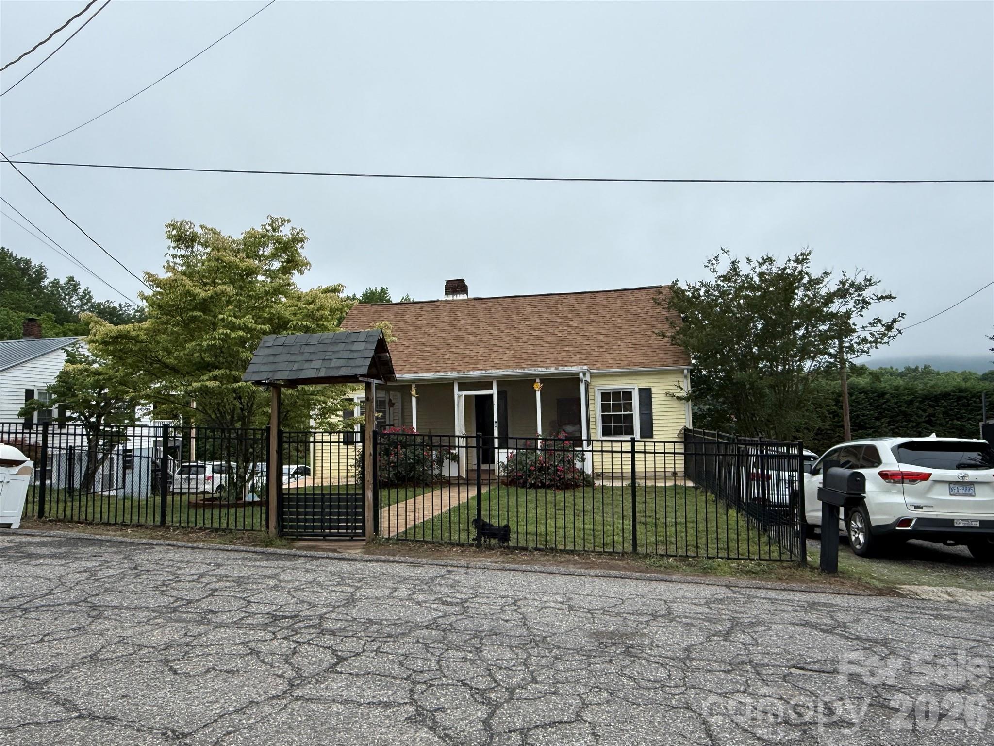 709 Dixie Avenue Property Photo 1