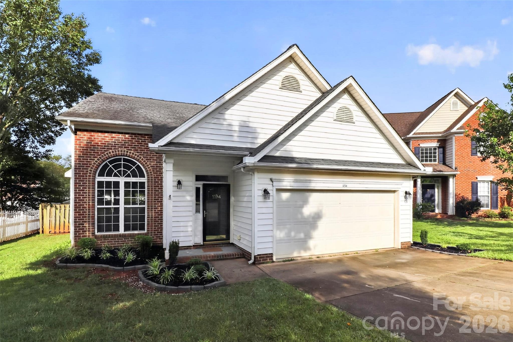 1194 NW Tufton Place Property Photo 1