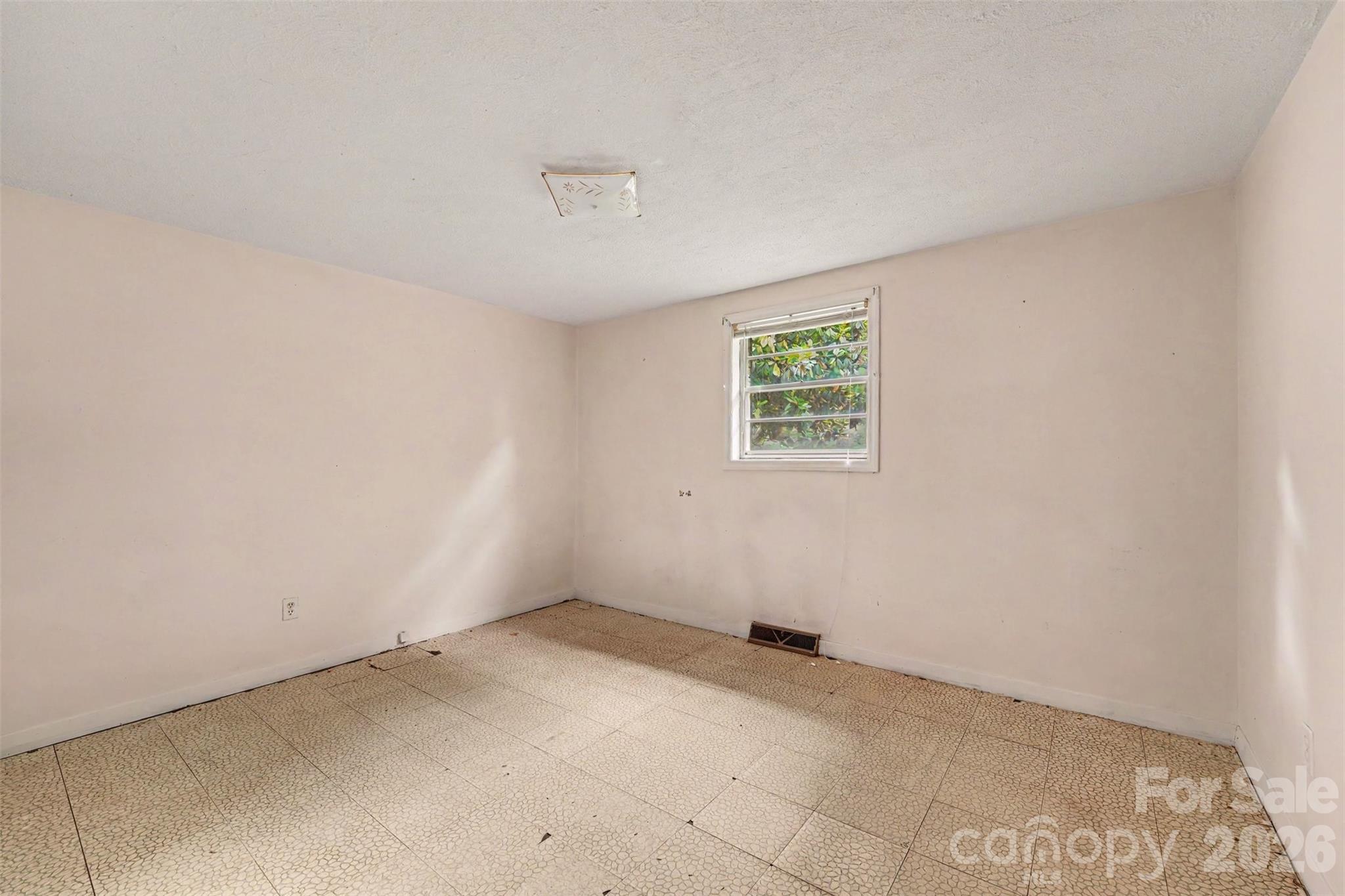 2871 Loviee Road Property Photo 9