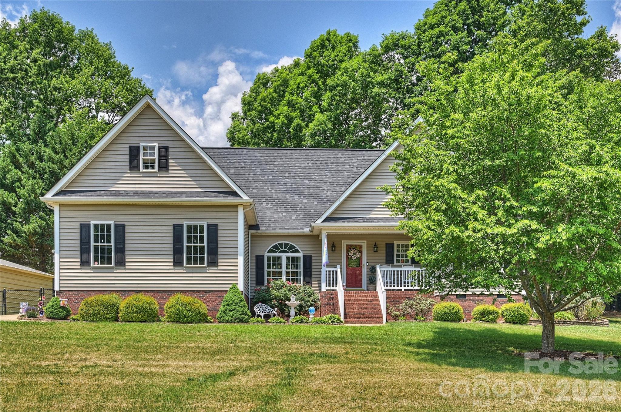 1302 Laurel Woods Drive Property Photo 1