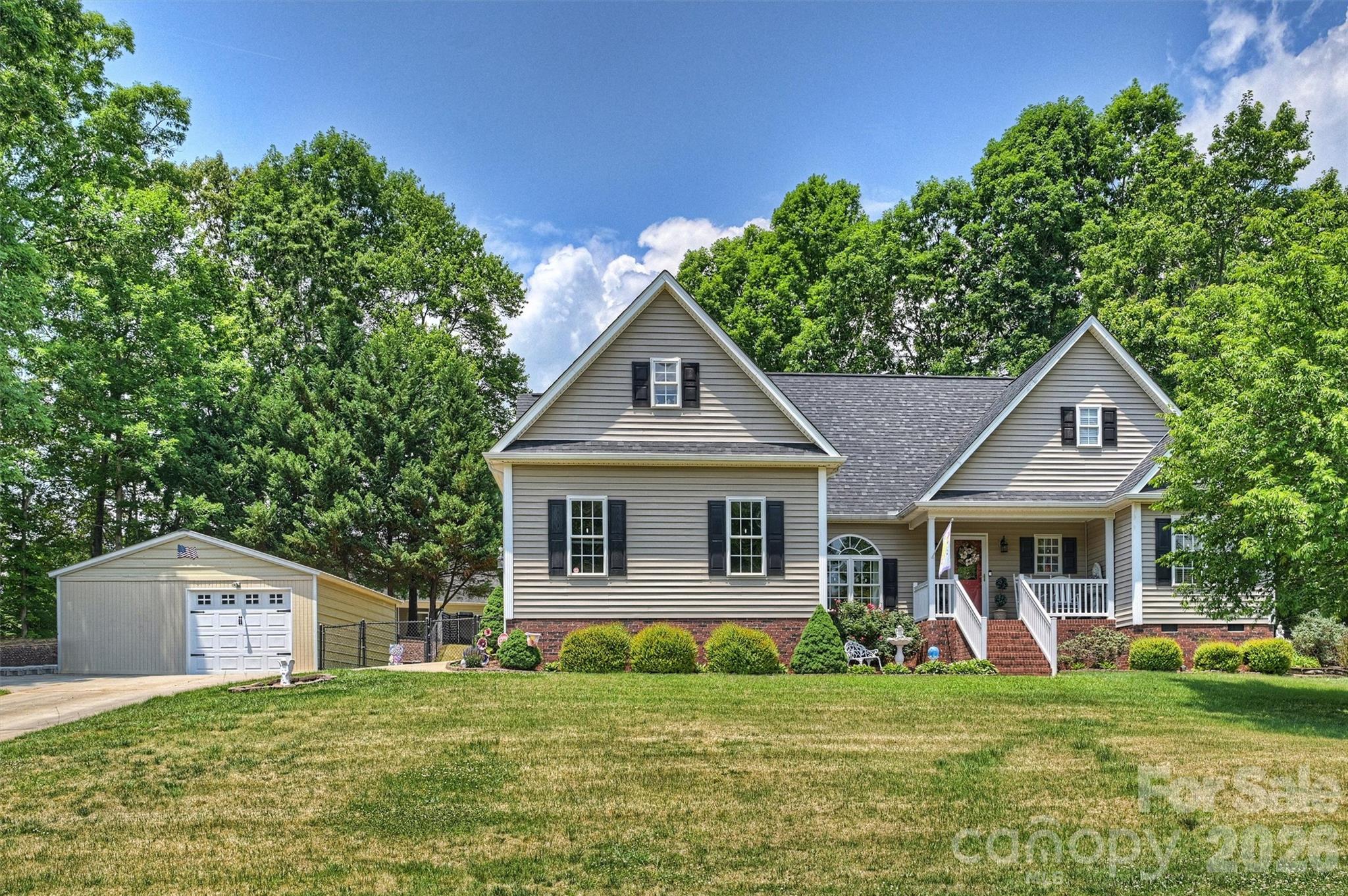 1302 Laurel Woods Drive Property Photo 2
