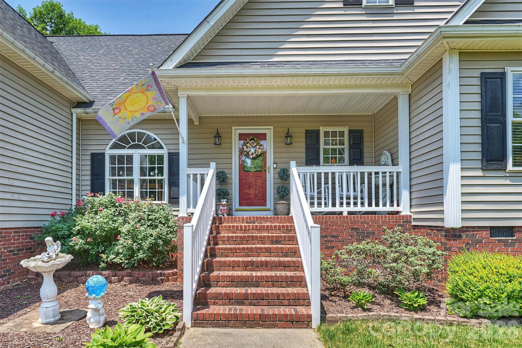 1302 Laurel Woods Drive Property Photo 3