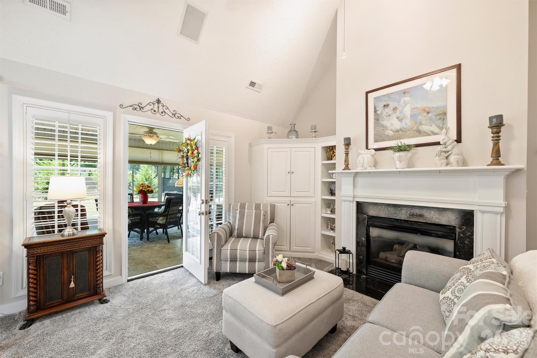 1302 Laurel Woods Drive Property Photo 6