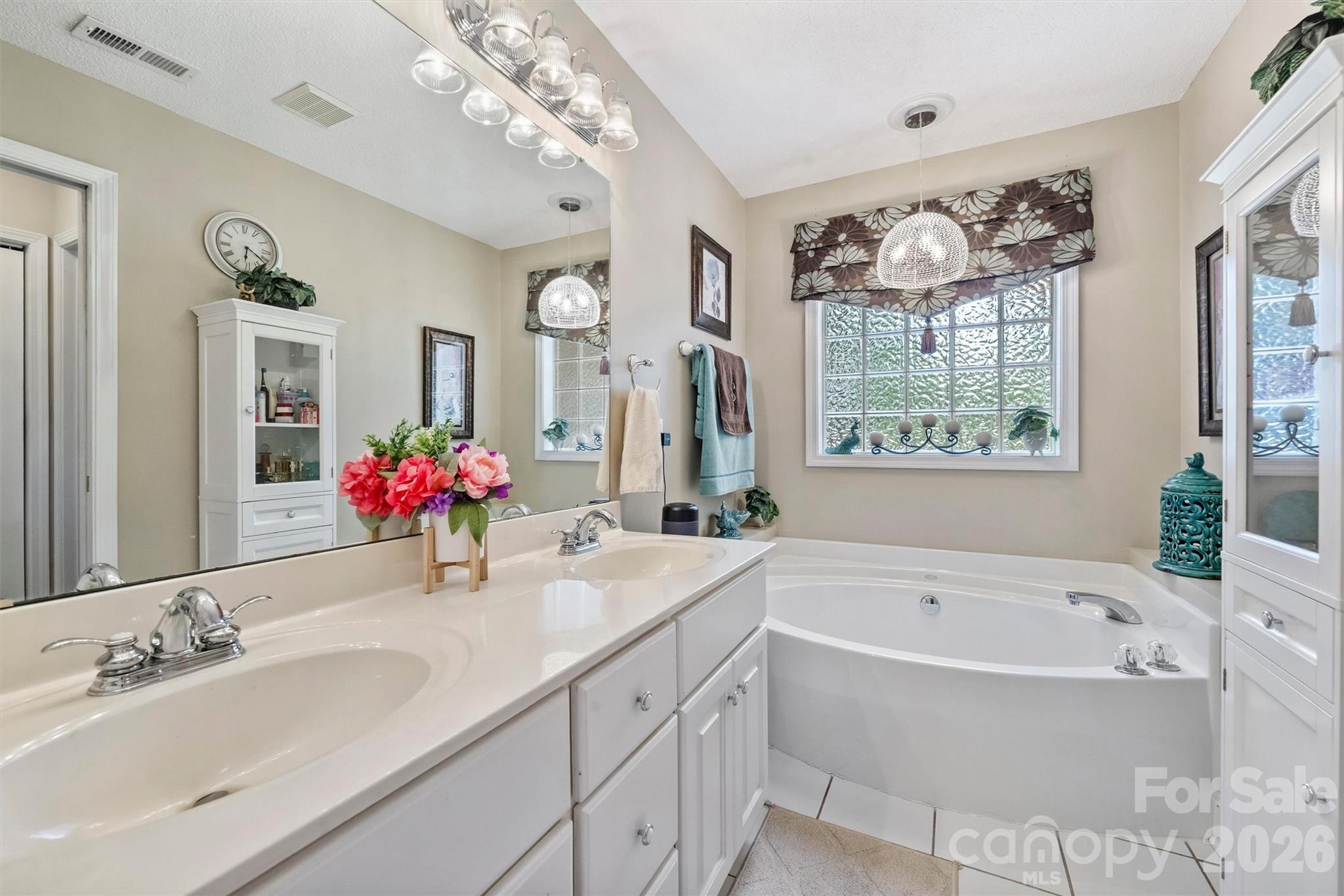 1302 Laurel Woods Drive Property Photo 28