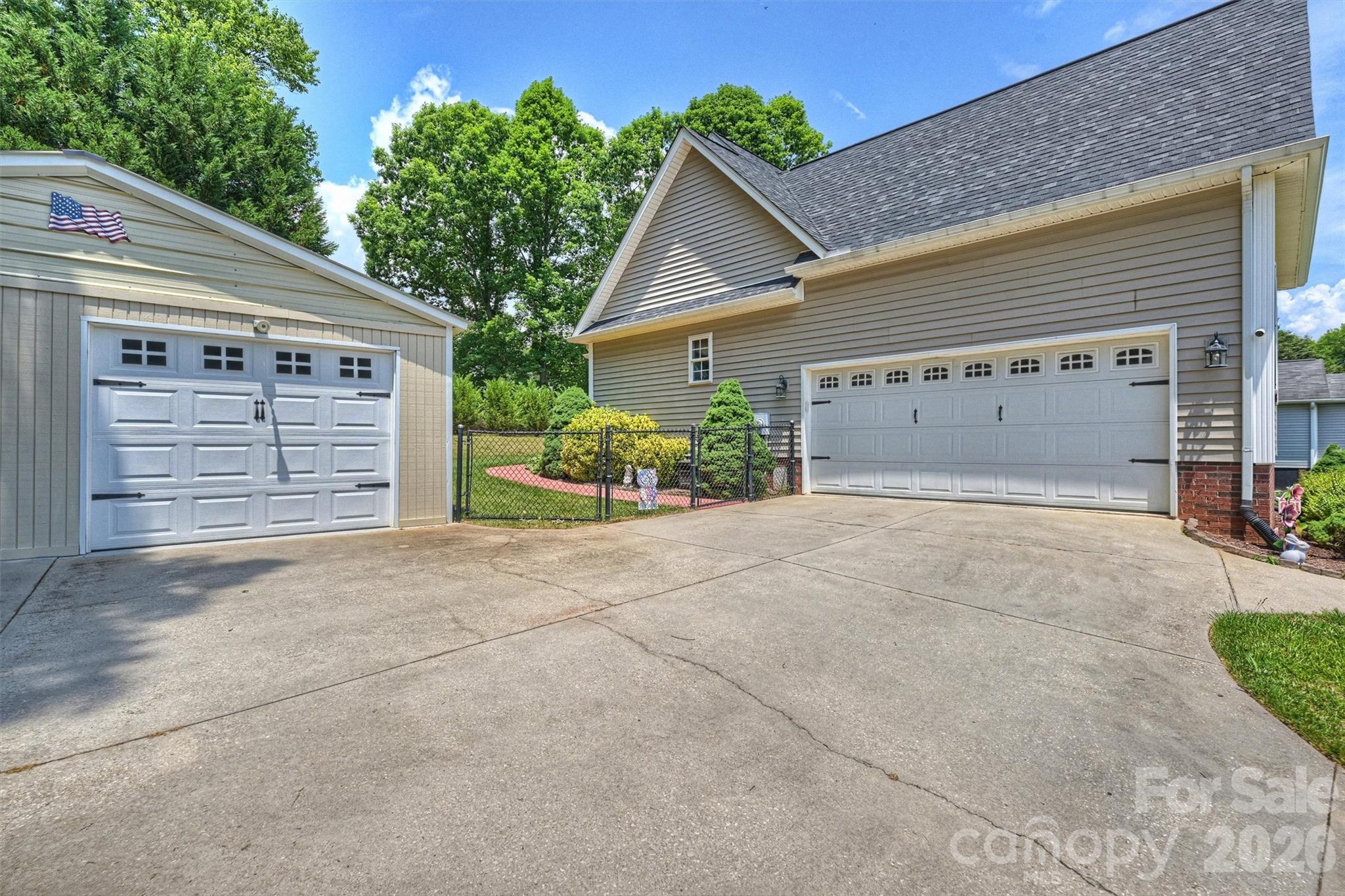 1302 Laurel Woods Drive Property Photo 43