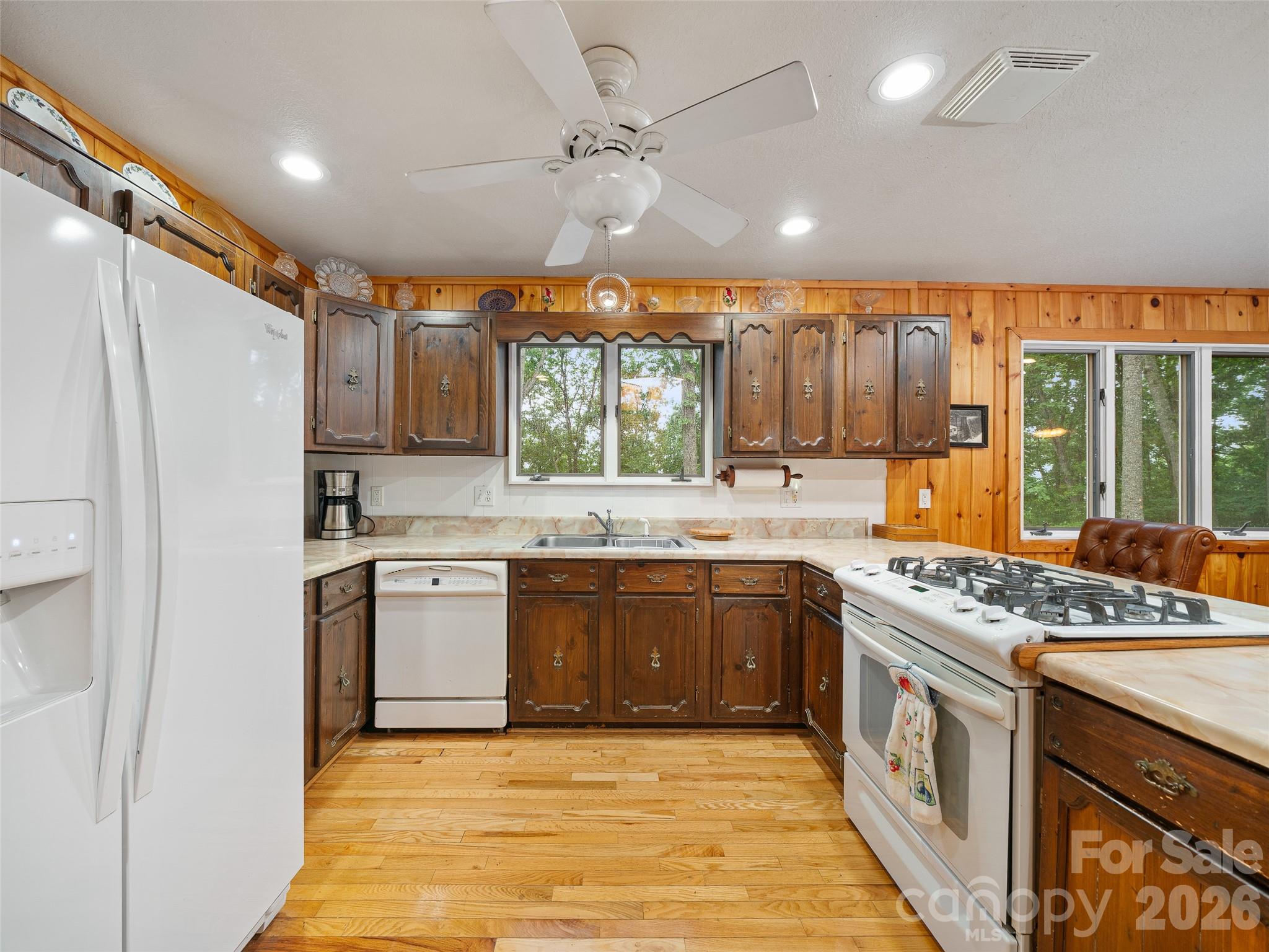 820 Wild Rose Lane Property Photo 16