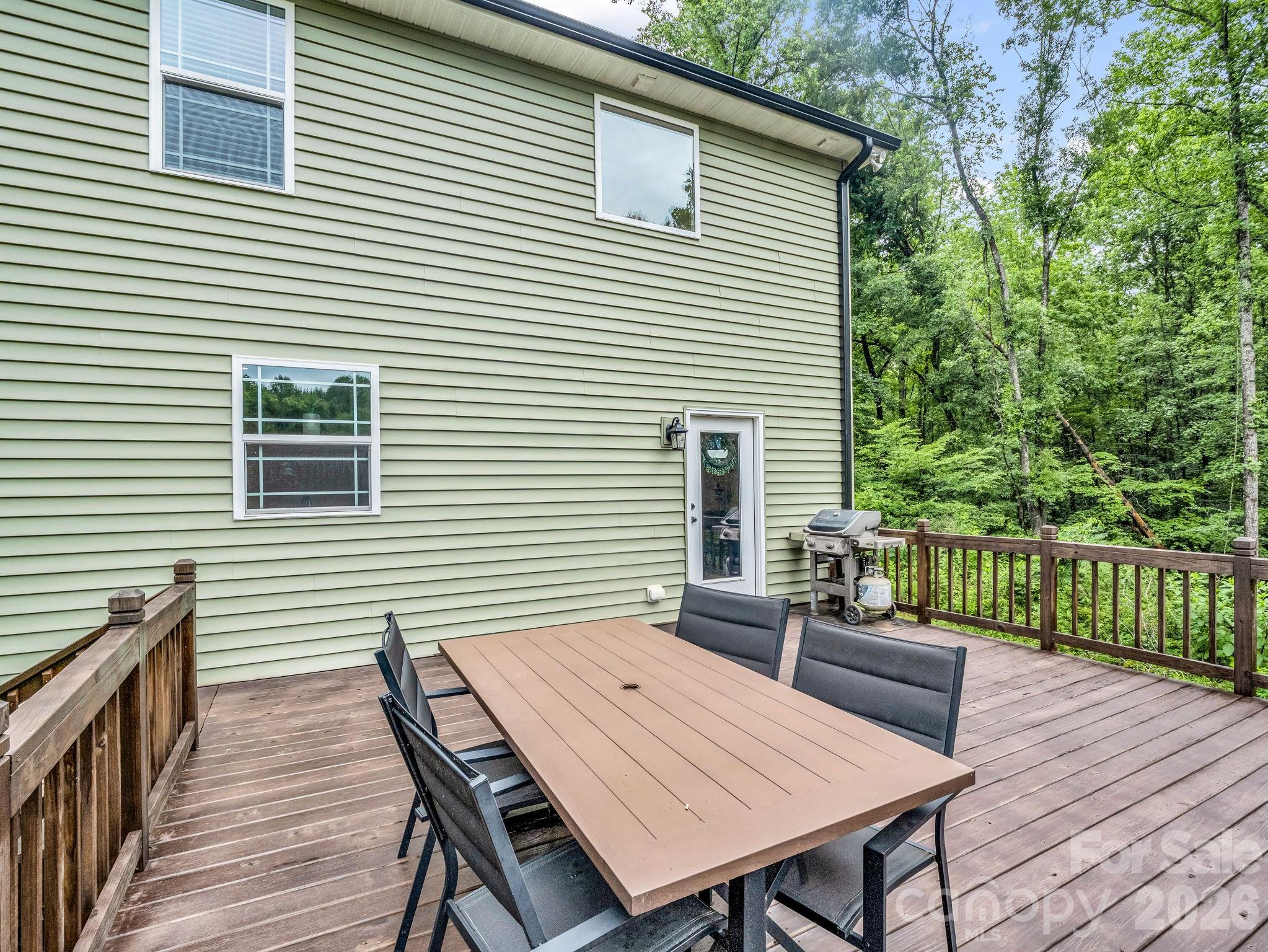 905 Rolling Road Property Photo 6