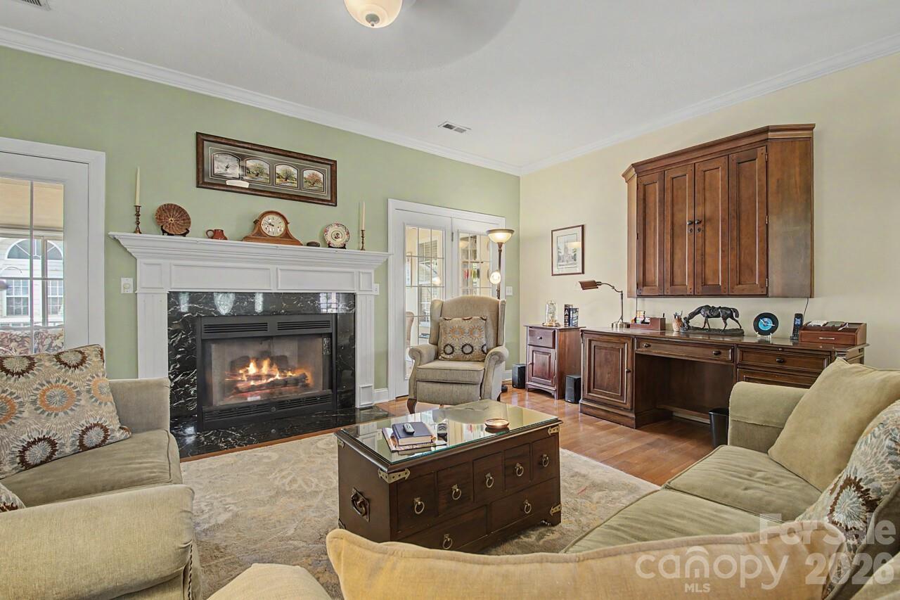 606 Carriage Commons Drive Property Photo 6