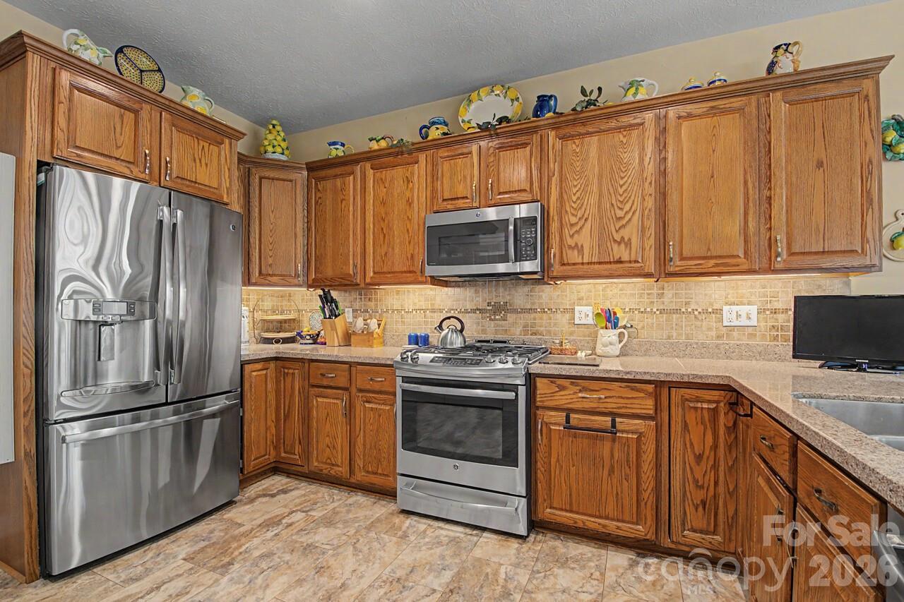 606 Carriage Commons Drive Property Photo 14