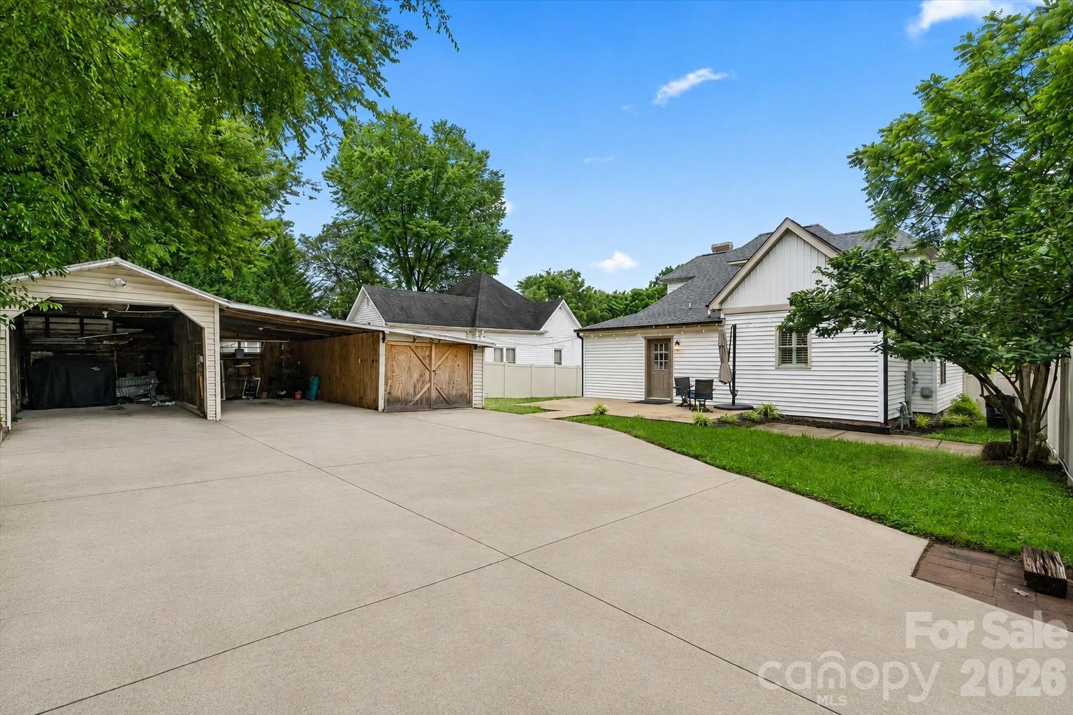 298 Kerr Street Property Photo 26