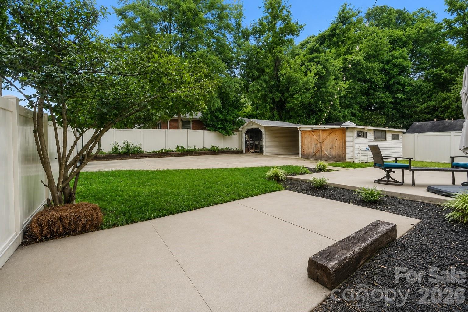 298 Kerr Street Property Photo 27