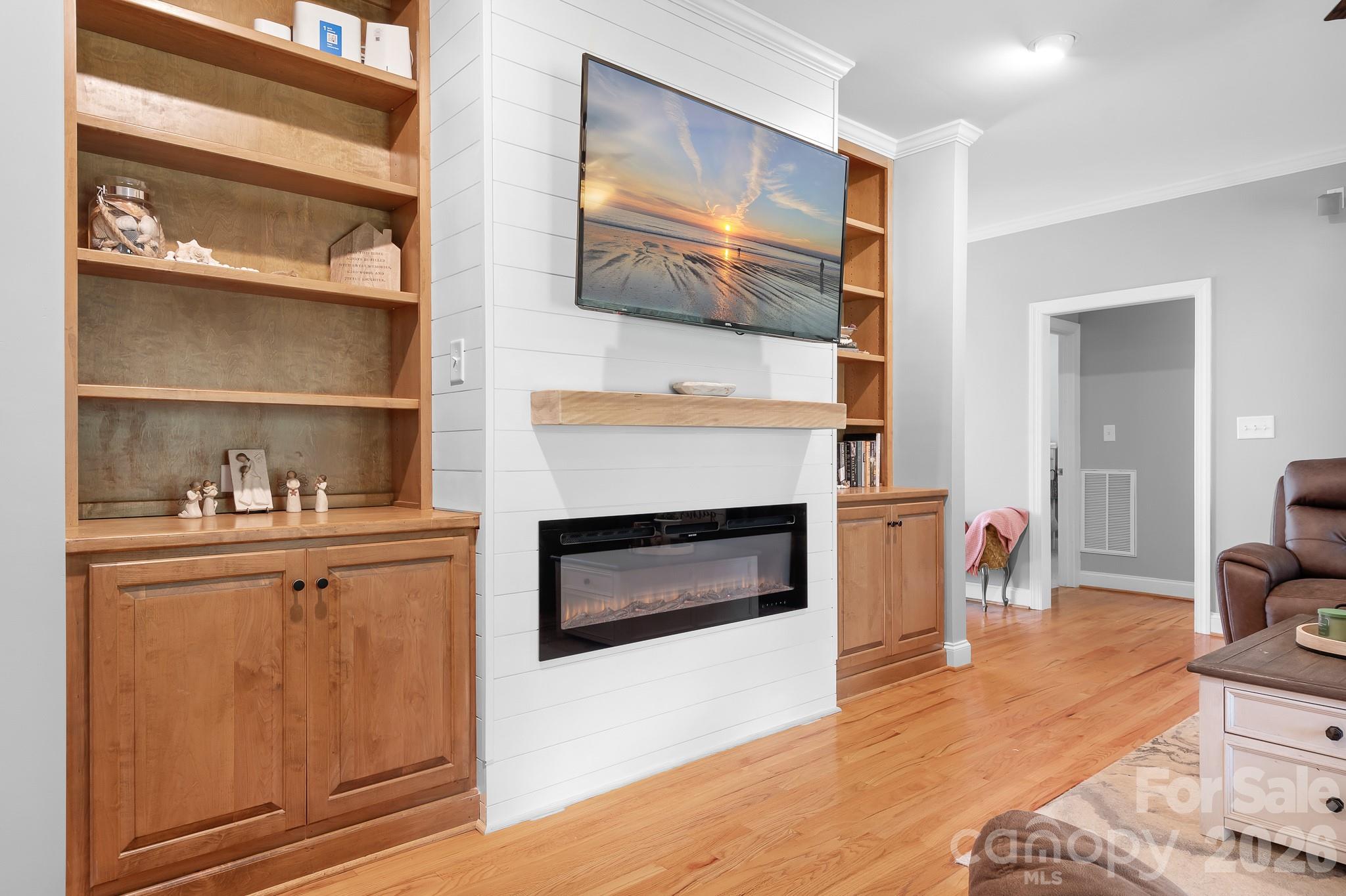 4380 Woodsbury Lane Property Photo 6