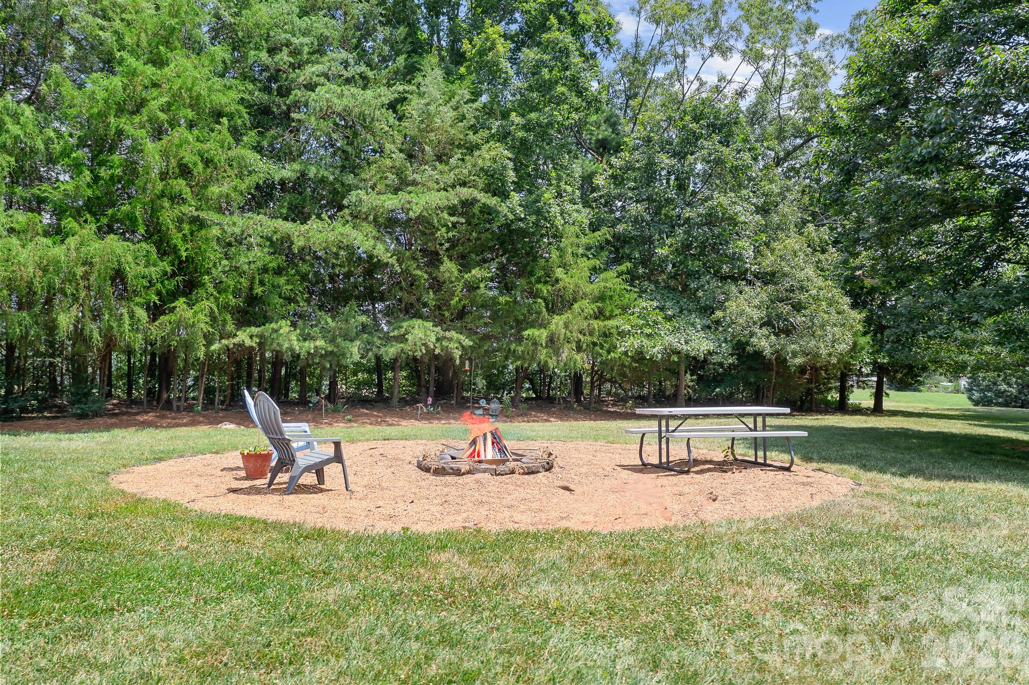 4380 Woodsbury Lane Property Photo 25