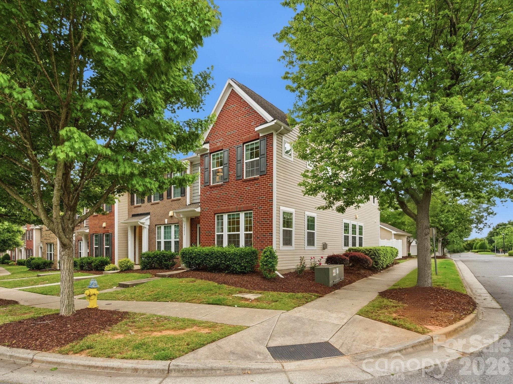 18439 The Commons Boulevard Property Photo 2