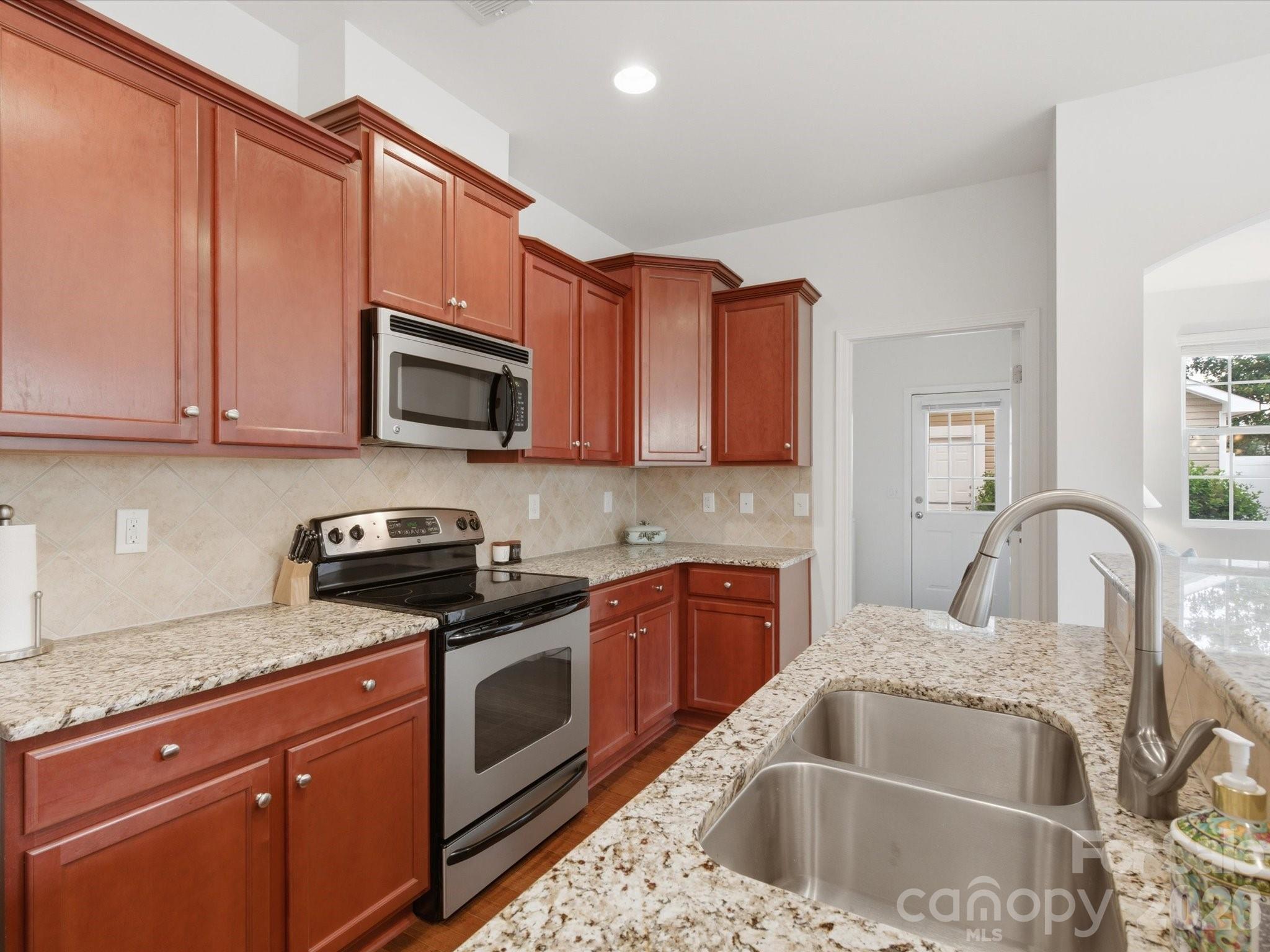 18439 The Commons Boulevard Property Photo 14