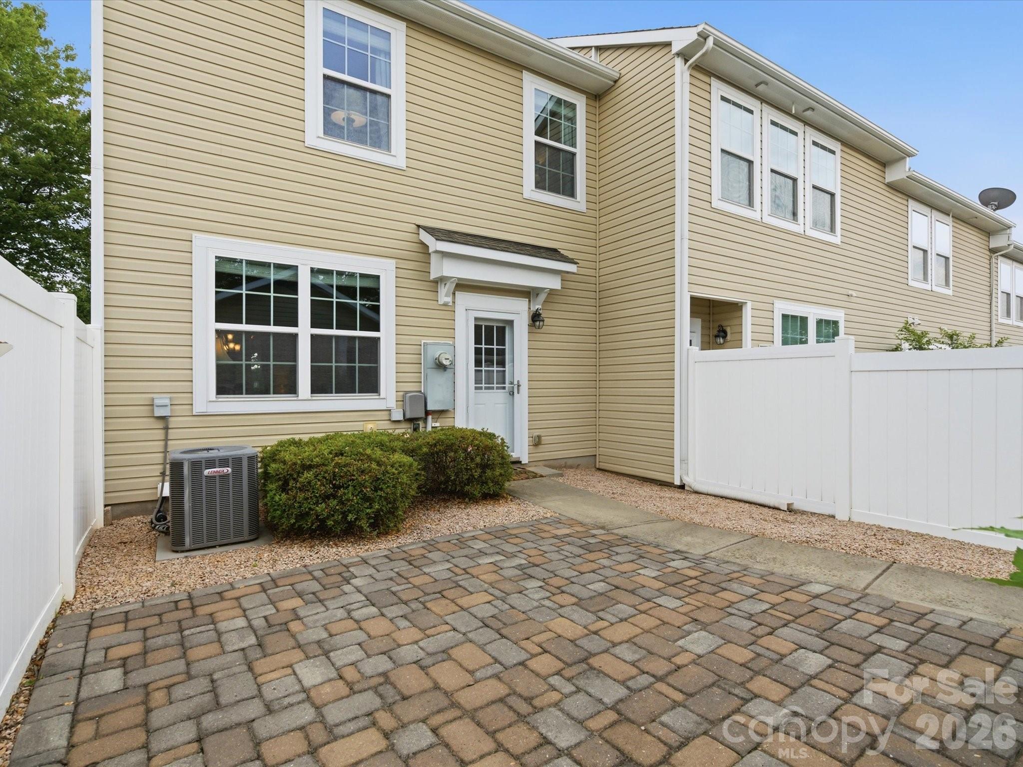 18439 The Commons Boulevard Property Photo 40