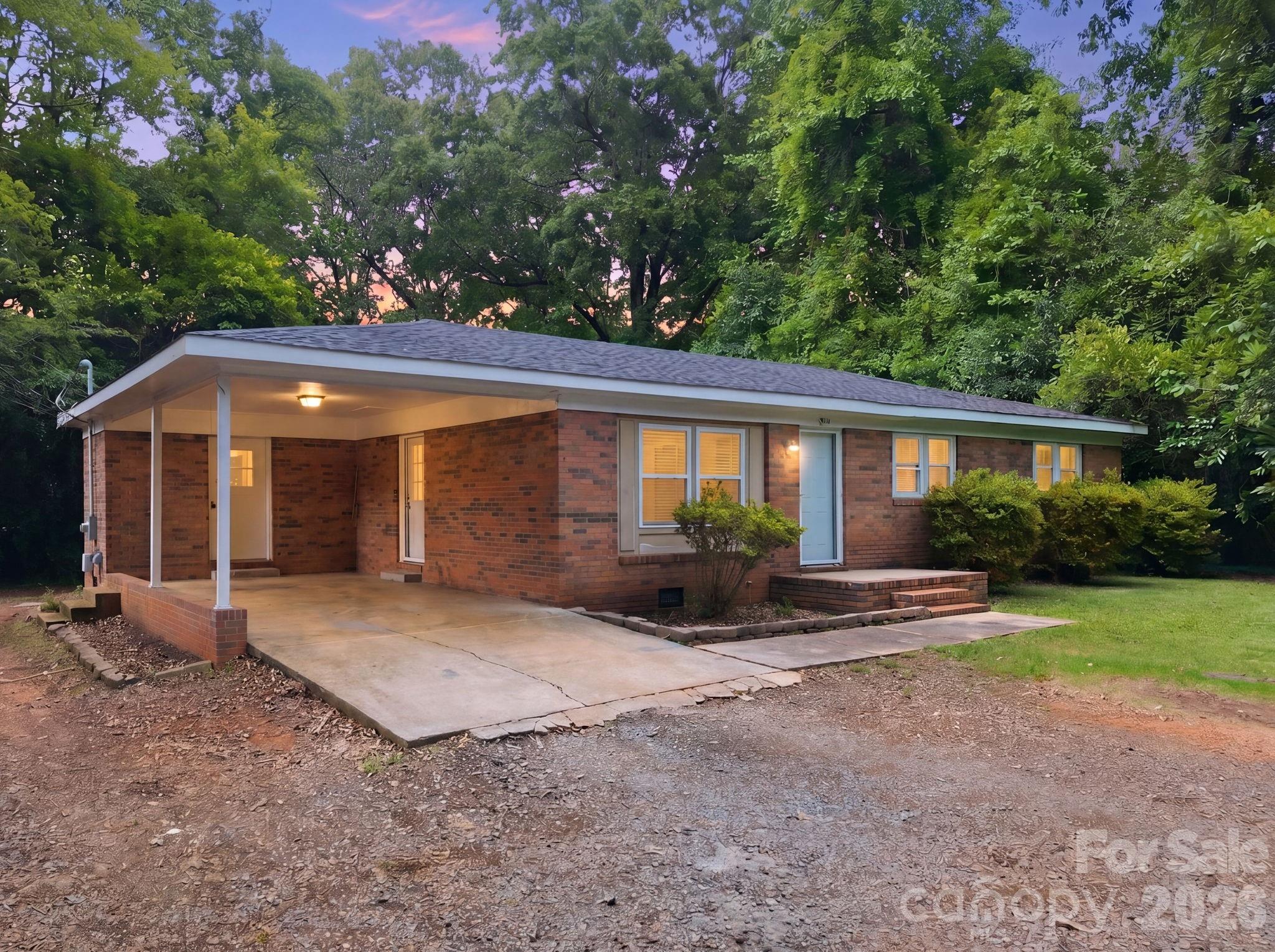 304 Shady Lane Property Photo 2