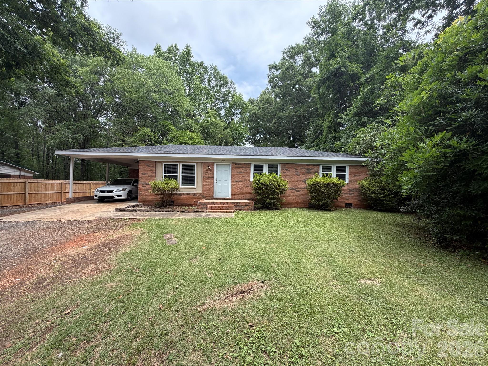 304 Shady Lane Property Photo 3