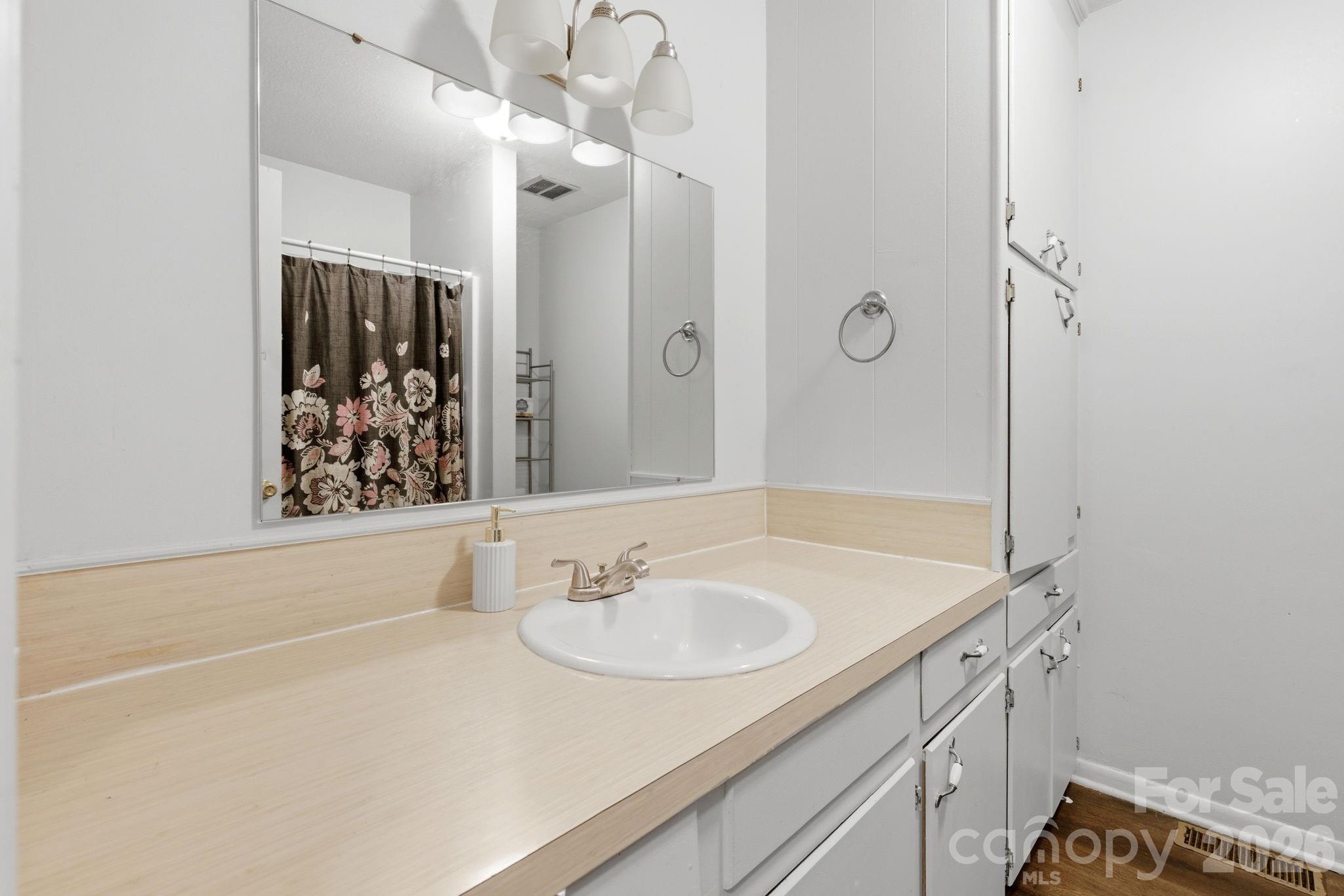 304 Shady Lane Property Photo 12