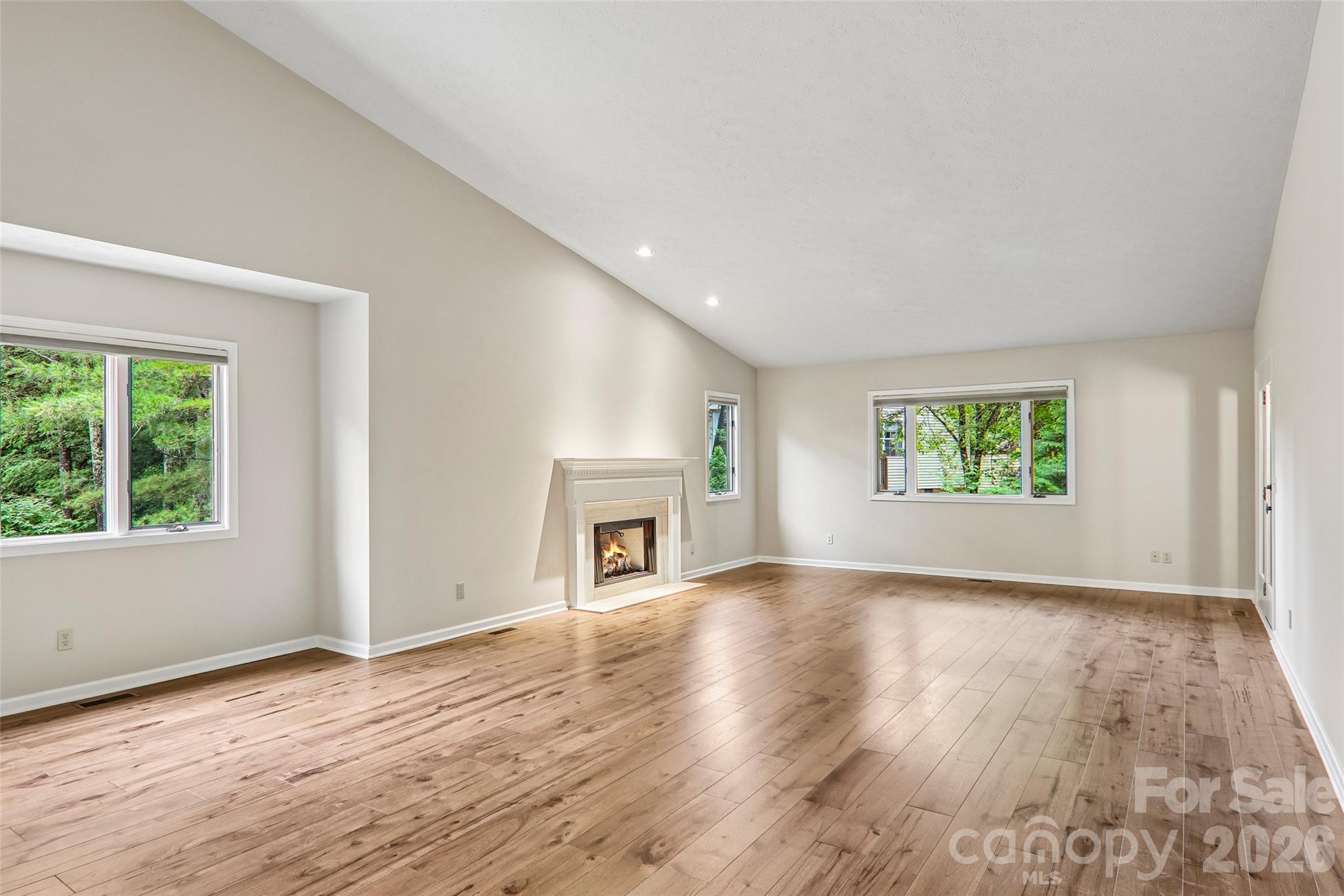 405 Wild Oak Lane Property Photo 6