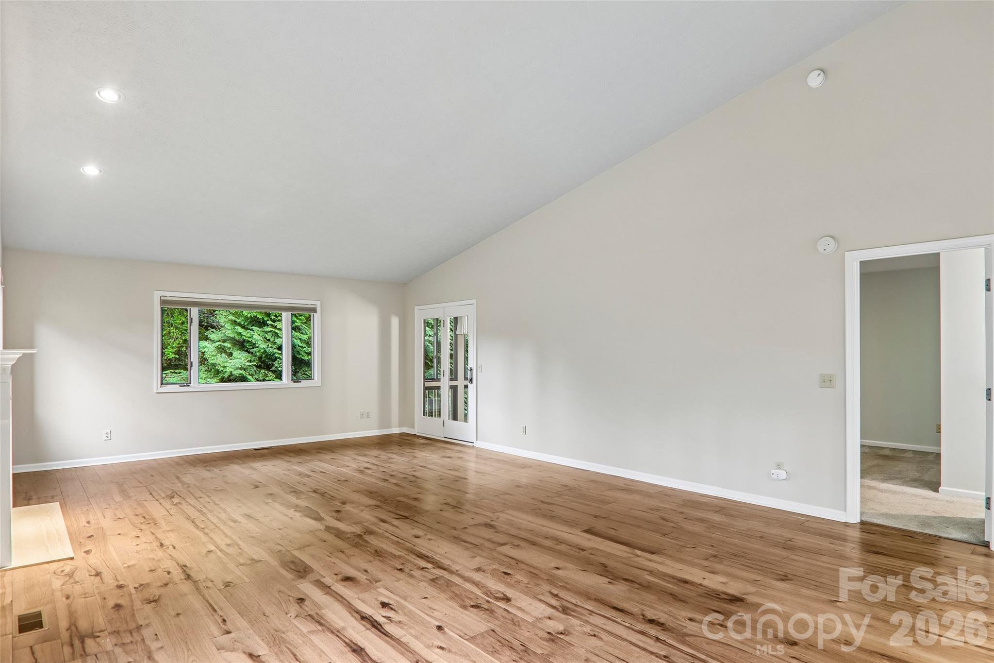 405 Wild Oak Lane Property Photo 8