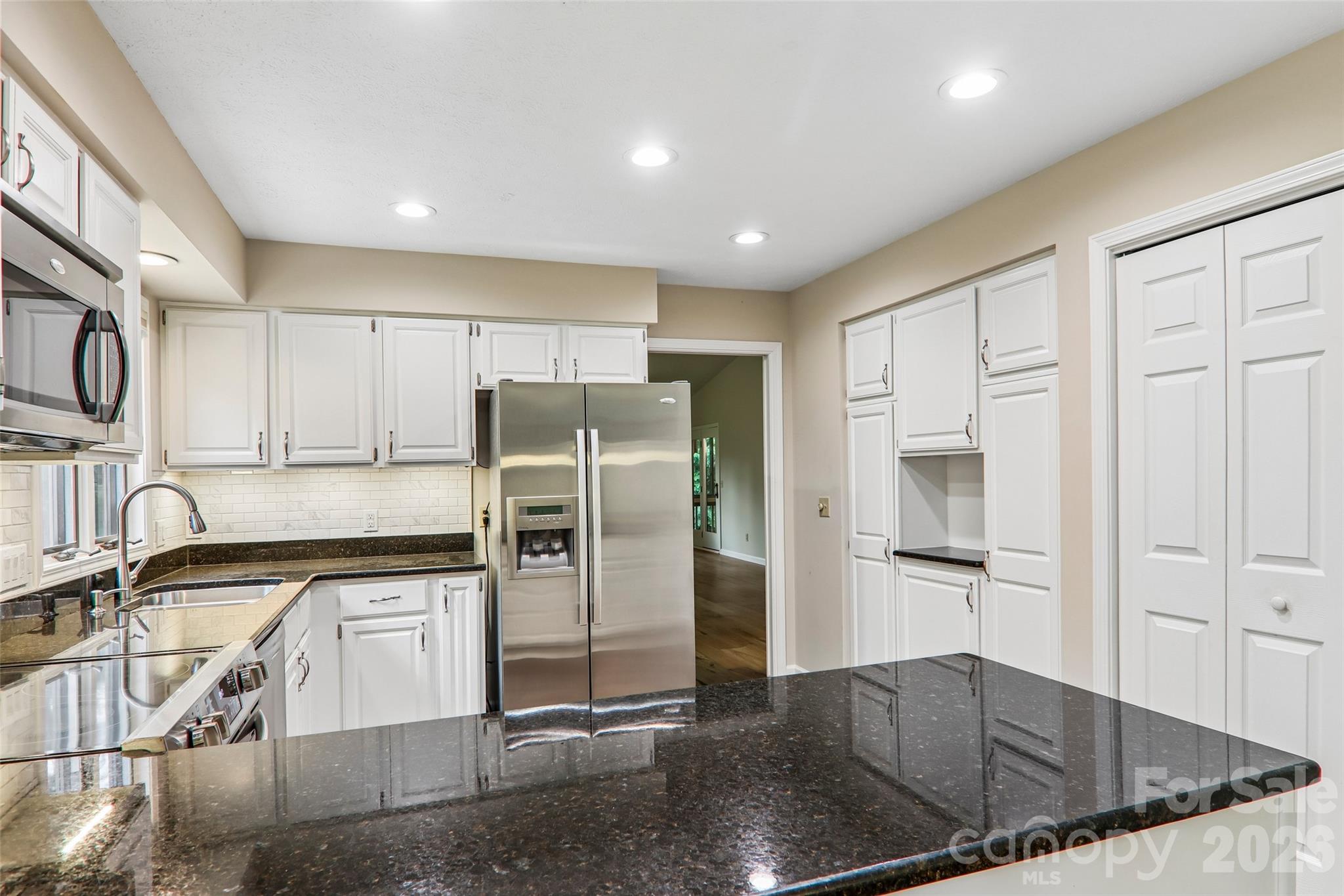 405 Wild Oak Lane Property Photo 14
