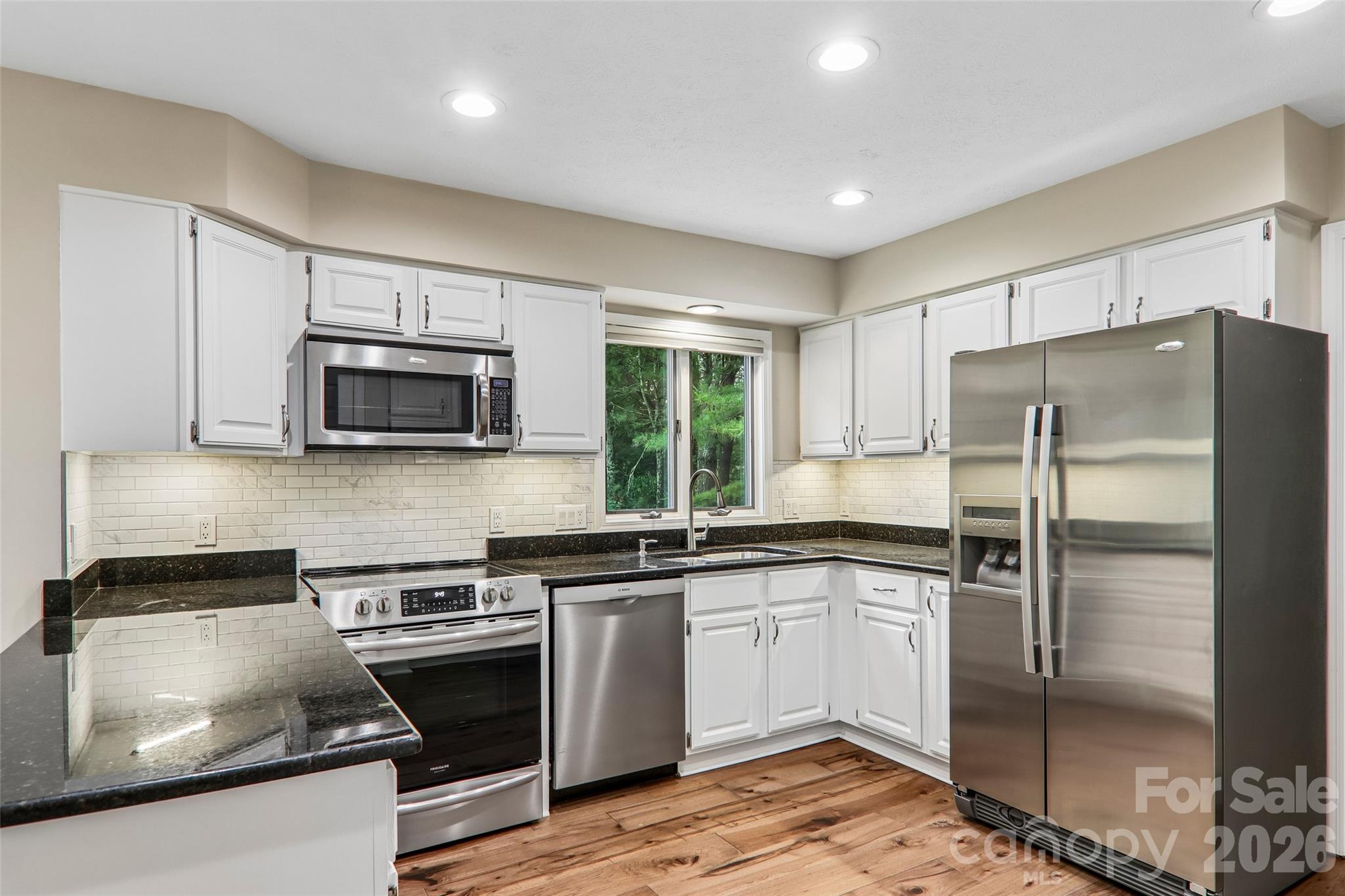 405 Wild Oak Lane Property Photo 15