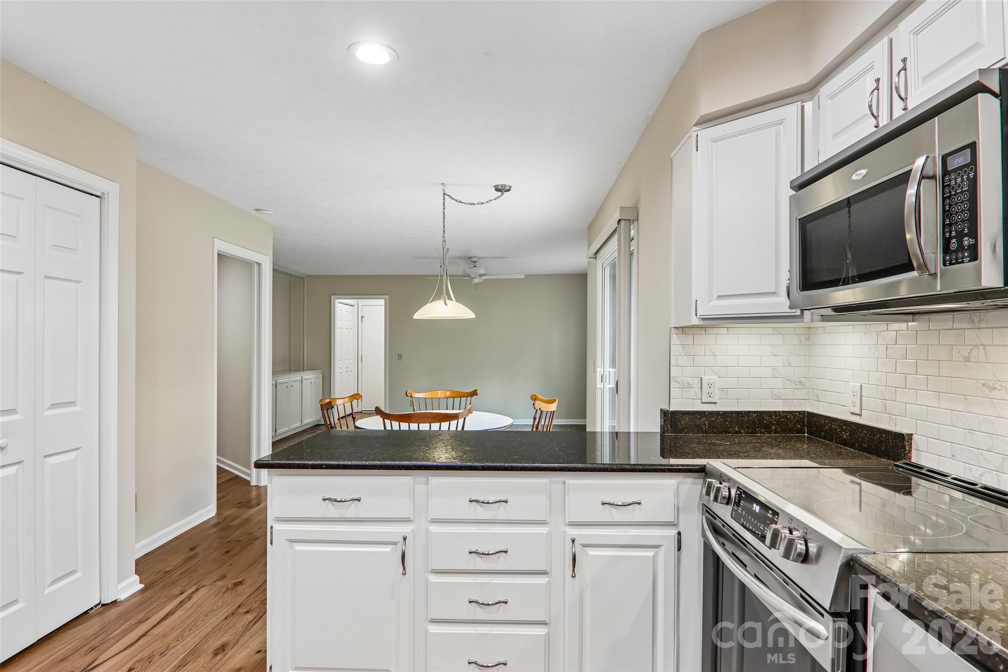 405 Wild Oak Lane Property Photo 16
