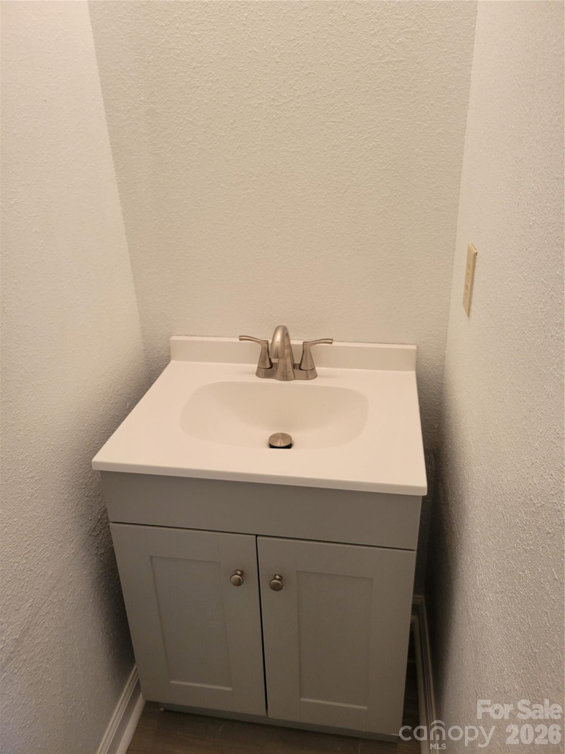806 Sinclair Drive Property Photo 3