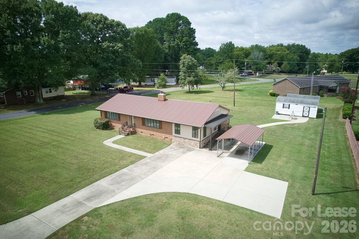 128 Killian Farm Road Property Photo 1