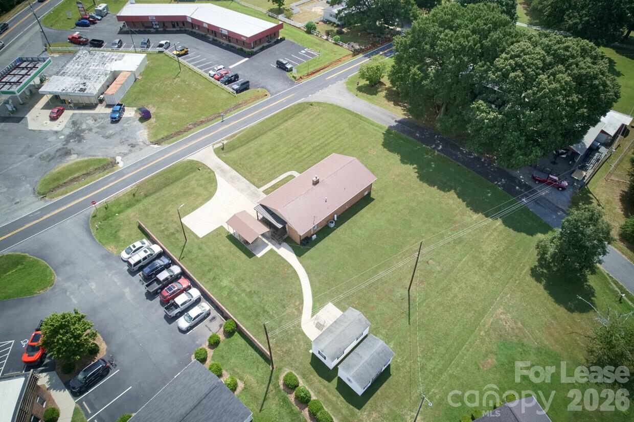 128 Killian Farm Road Property Photo 4