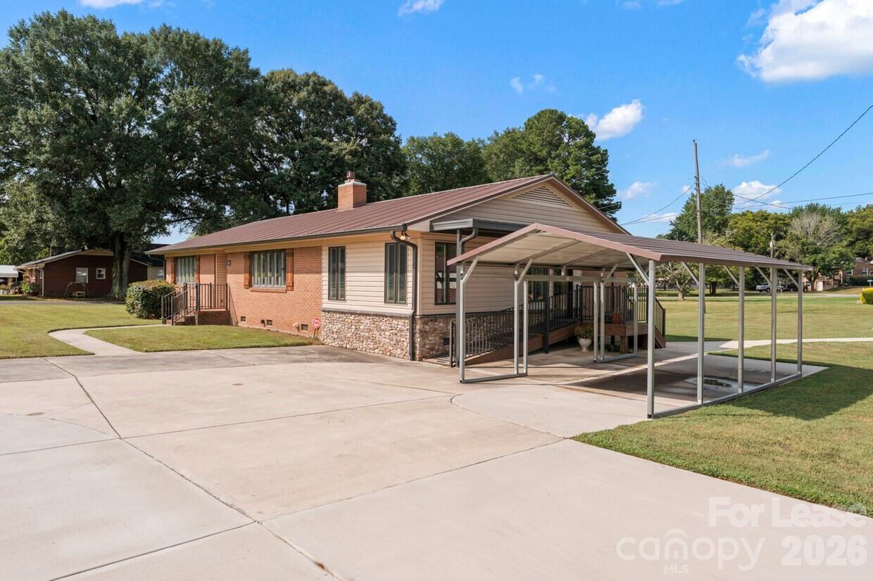 128 Killian Farm Road Property Photo 7