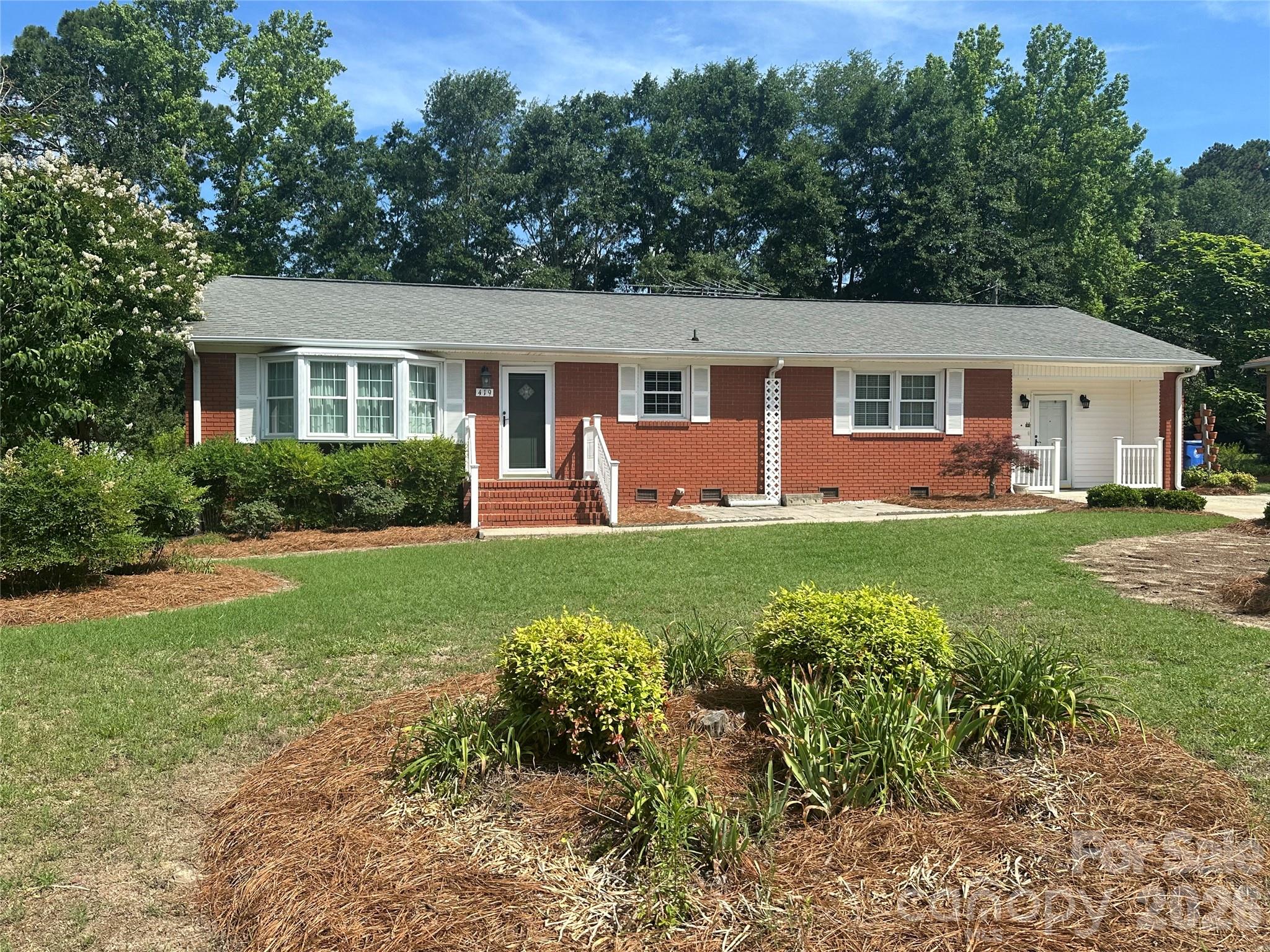 419 E Pigg Street Property Photo 1