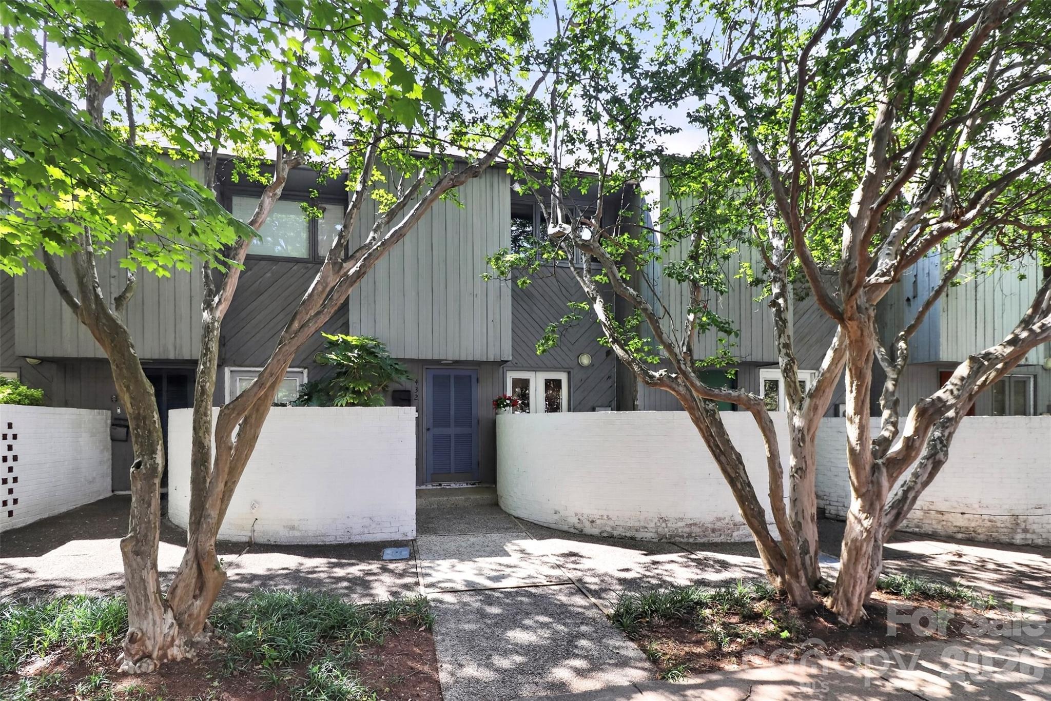 432 E Park Avenue C Property Photo 1