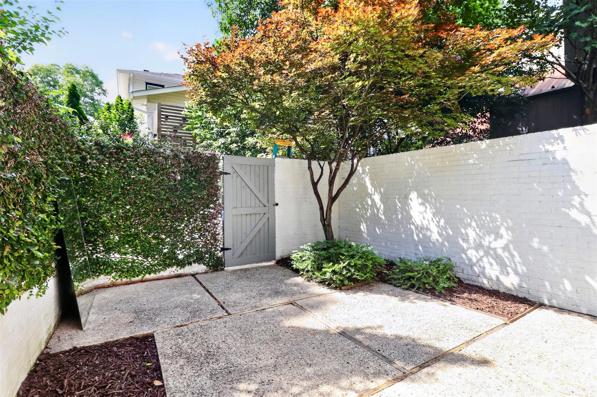 432 E Park Avenue C Property Photo 2