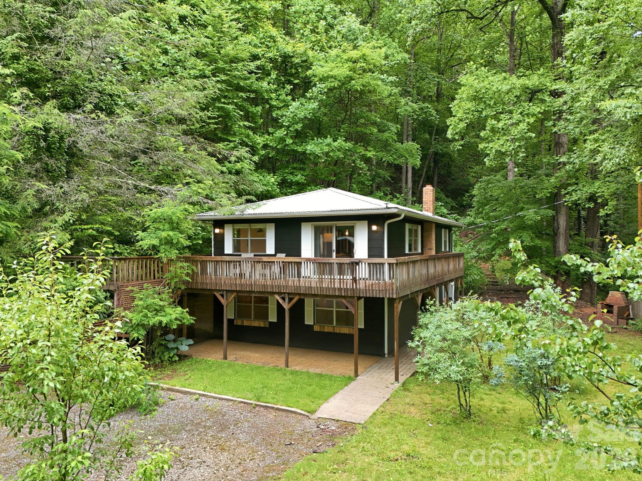 182 Saw Branch Road Property Photo 1