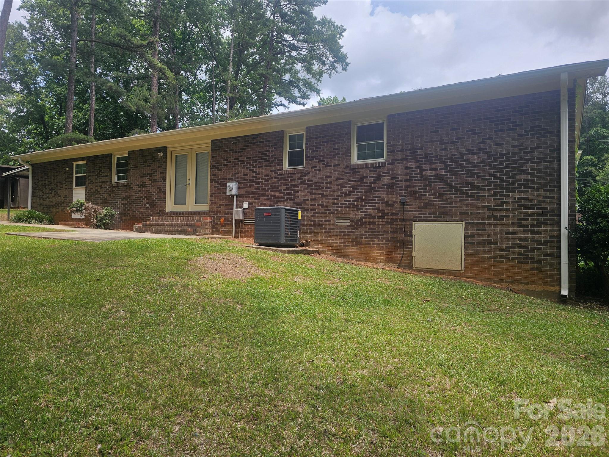 218 Hall Street Property Photo 14