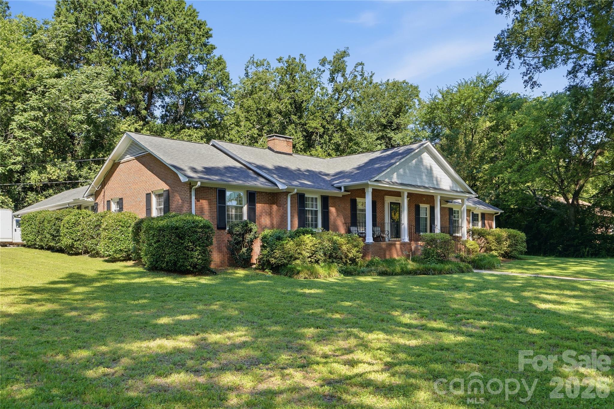 1859 Selma Street Property Photo 3