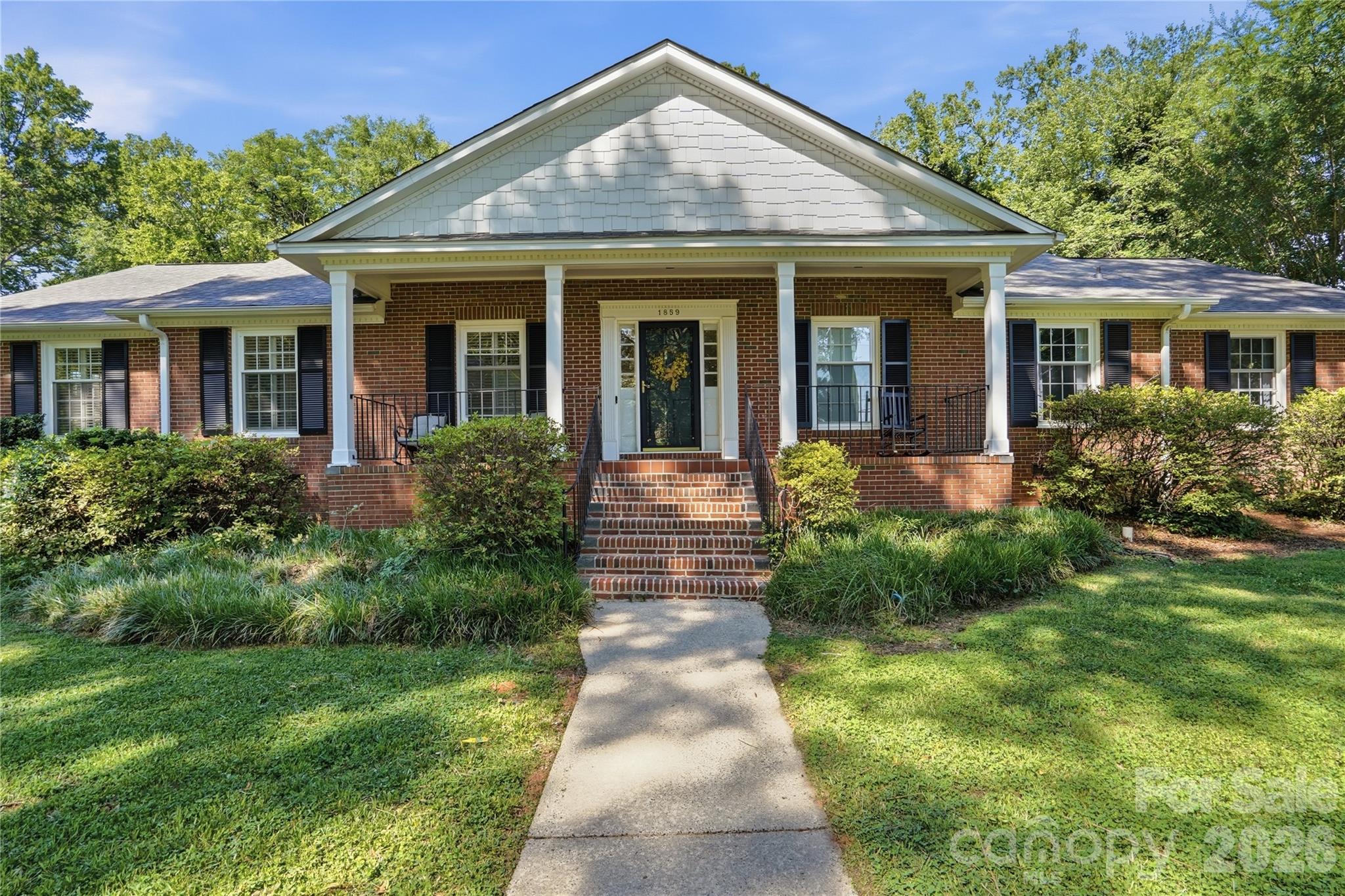 1859 Selma Street Property Photo 4
