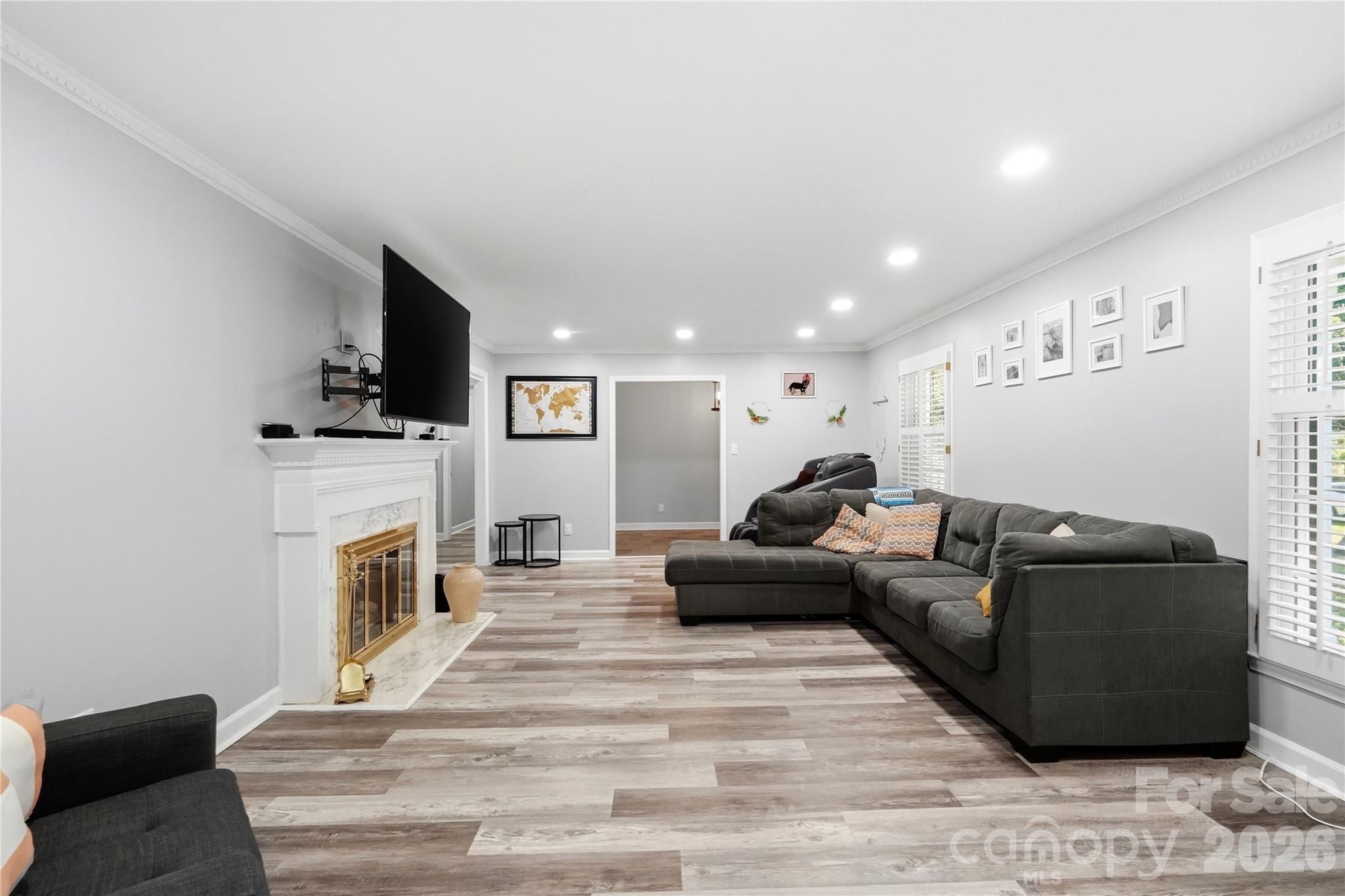 1859 Selma Street Property Photo 8