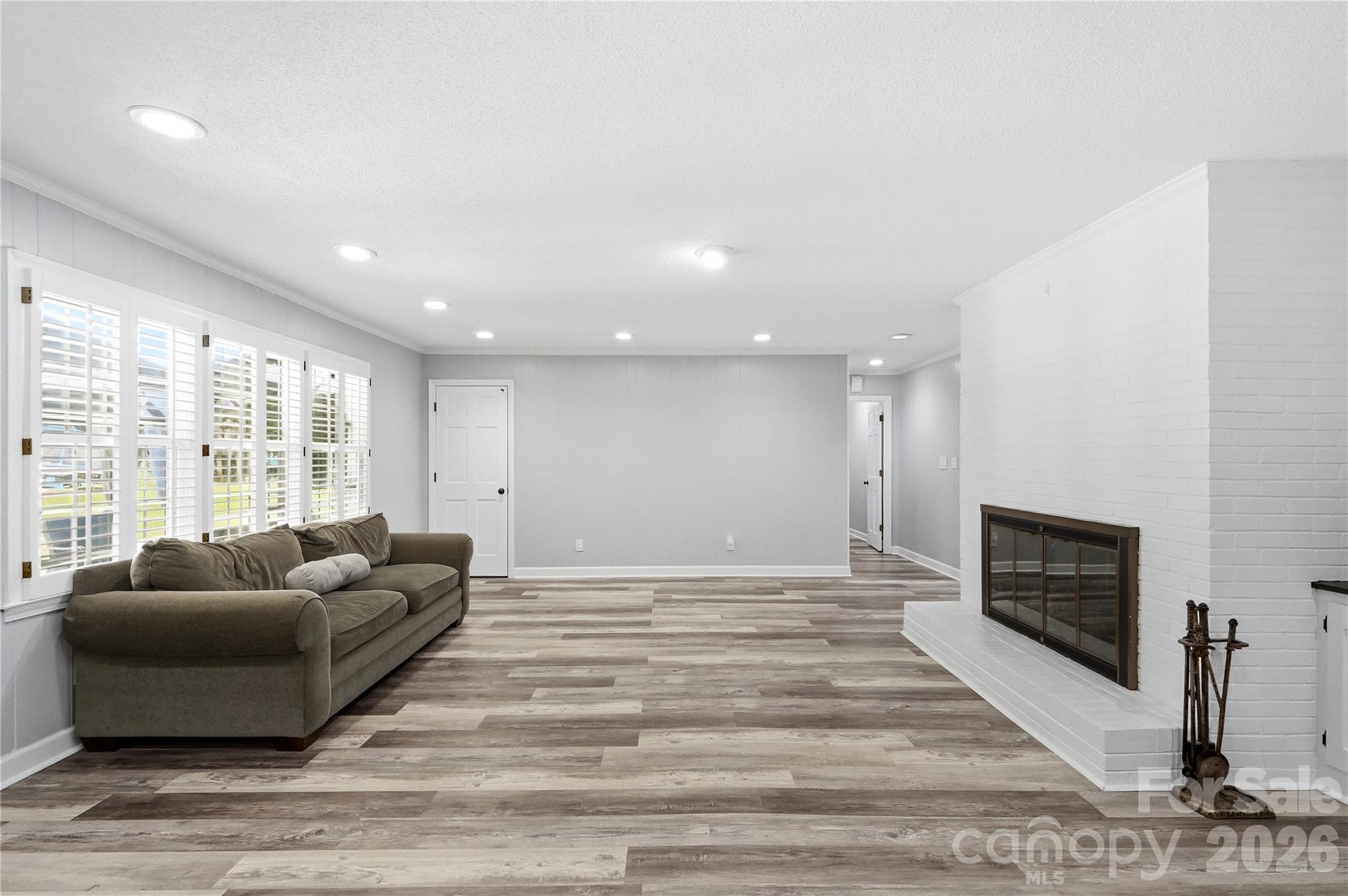 1859 Selma Street Property Photo 10