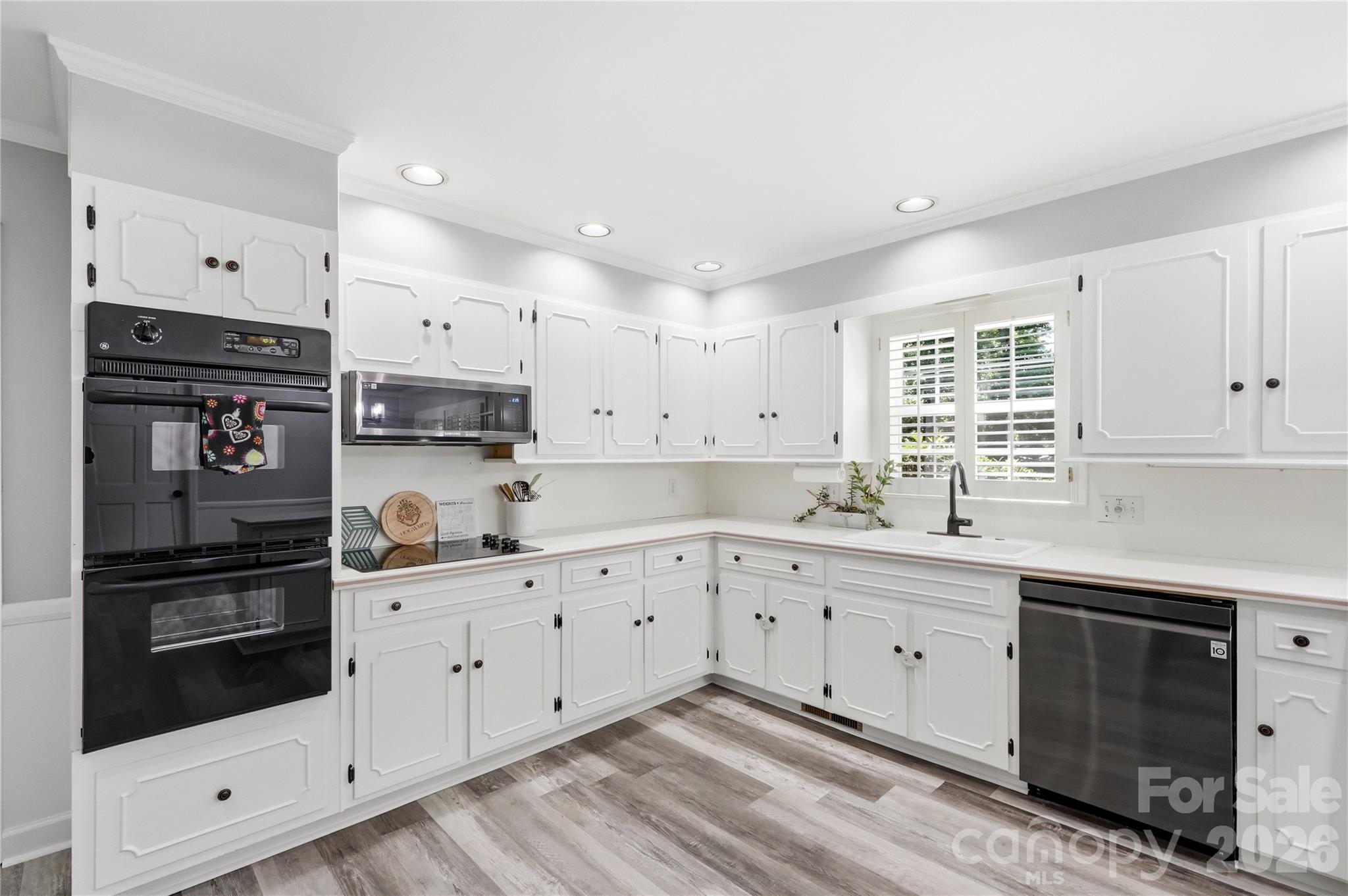 1859 Selma Street Property Photo 14