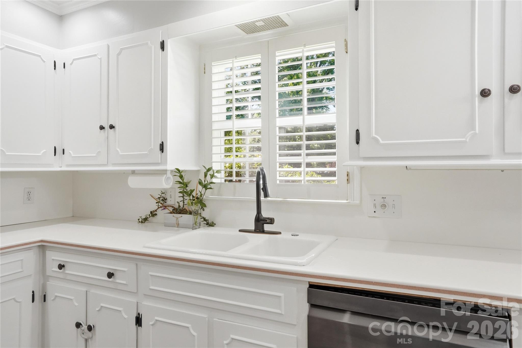 1859 Selma Street Property Photo 15