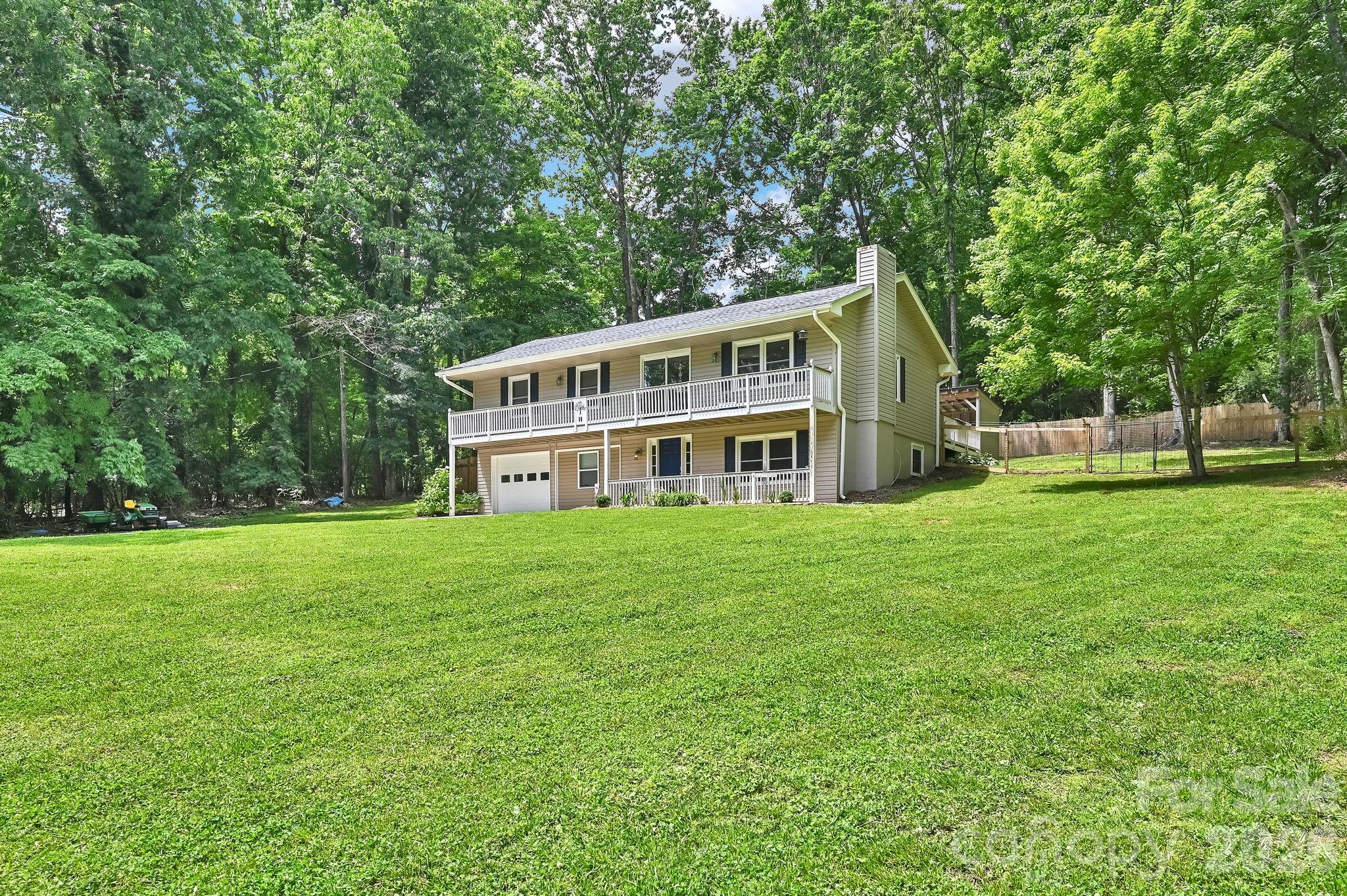 11 Greenwood Acres Drive Property Photo 3