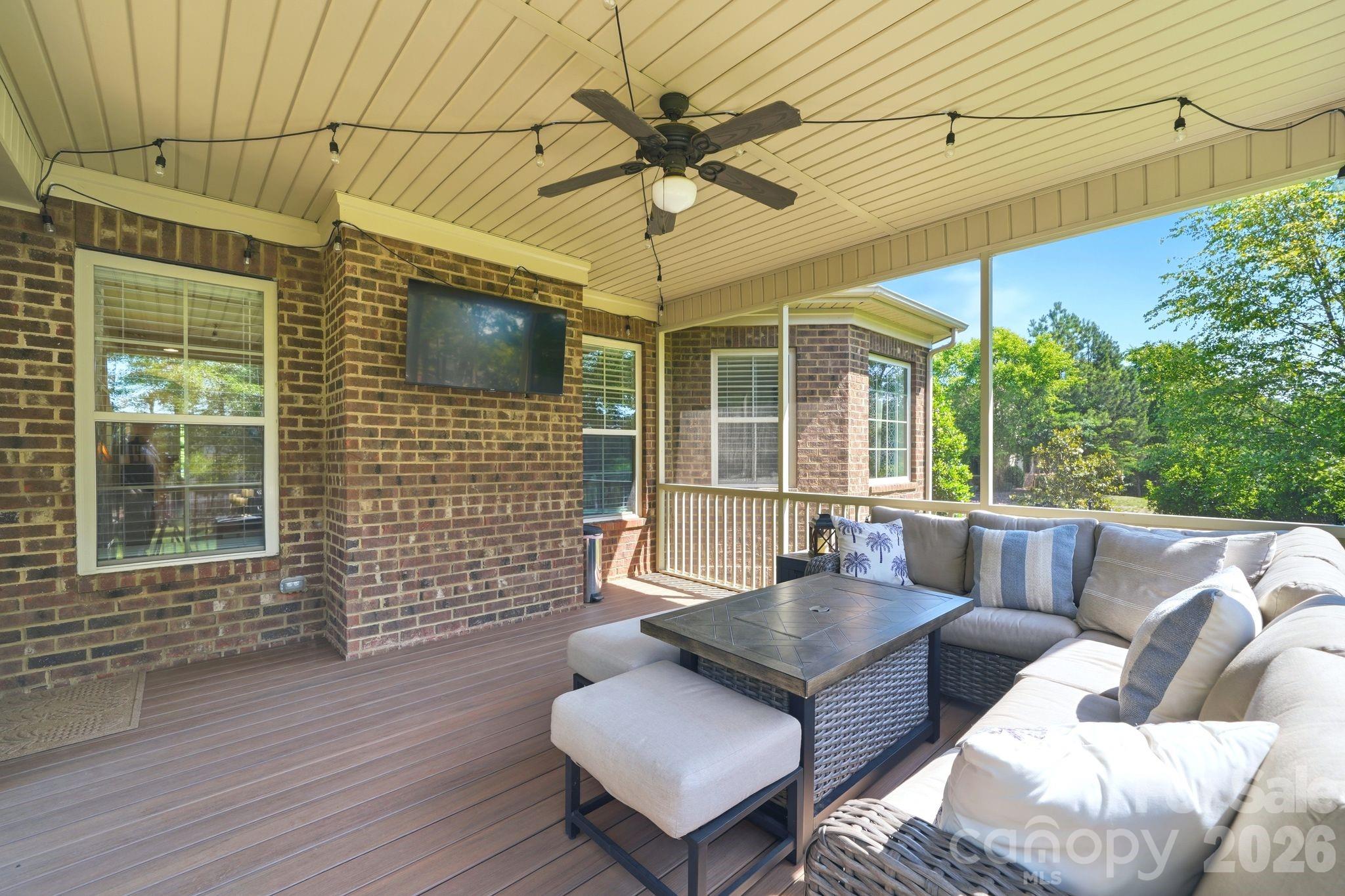 3060 Feathers Drive Property Photo 3