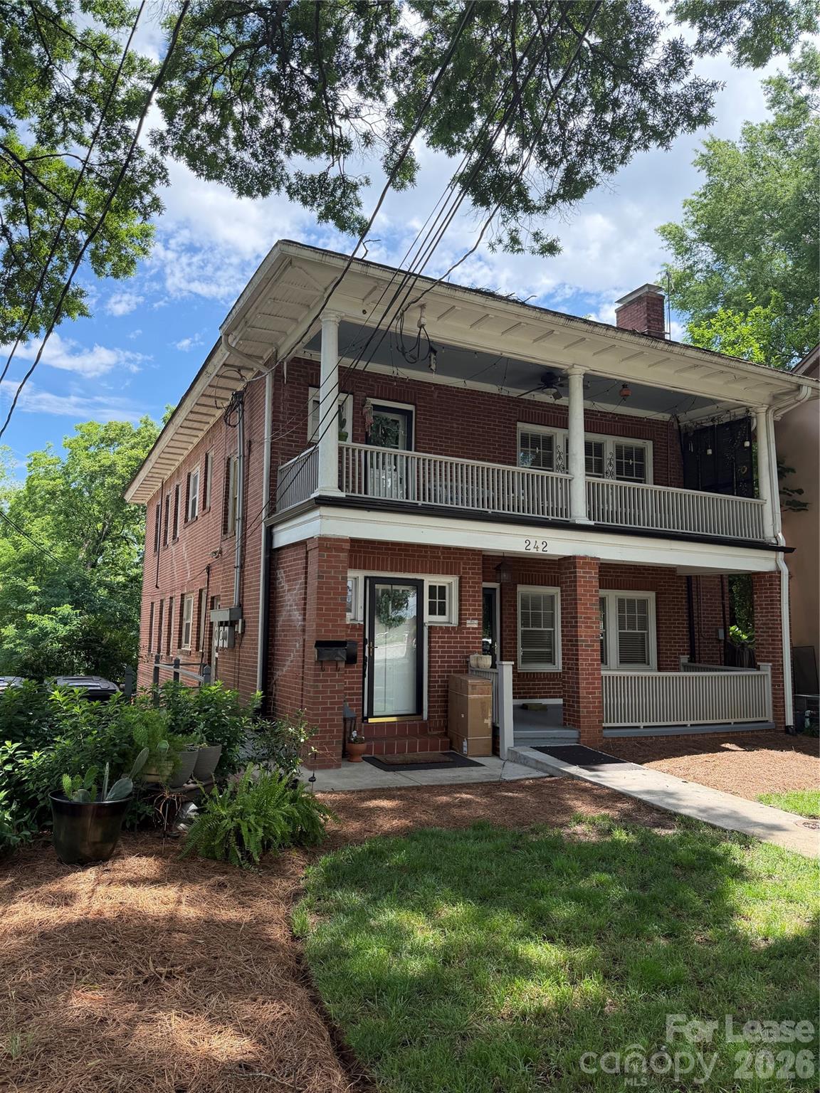 242 E Broad Street Property Photo 1