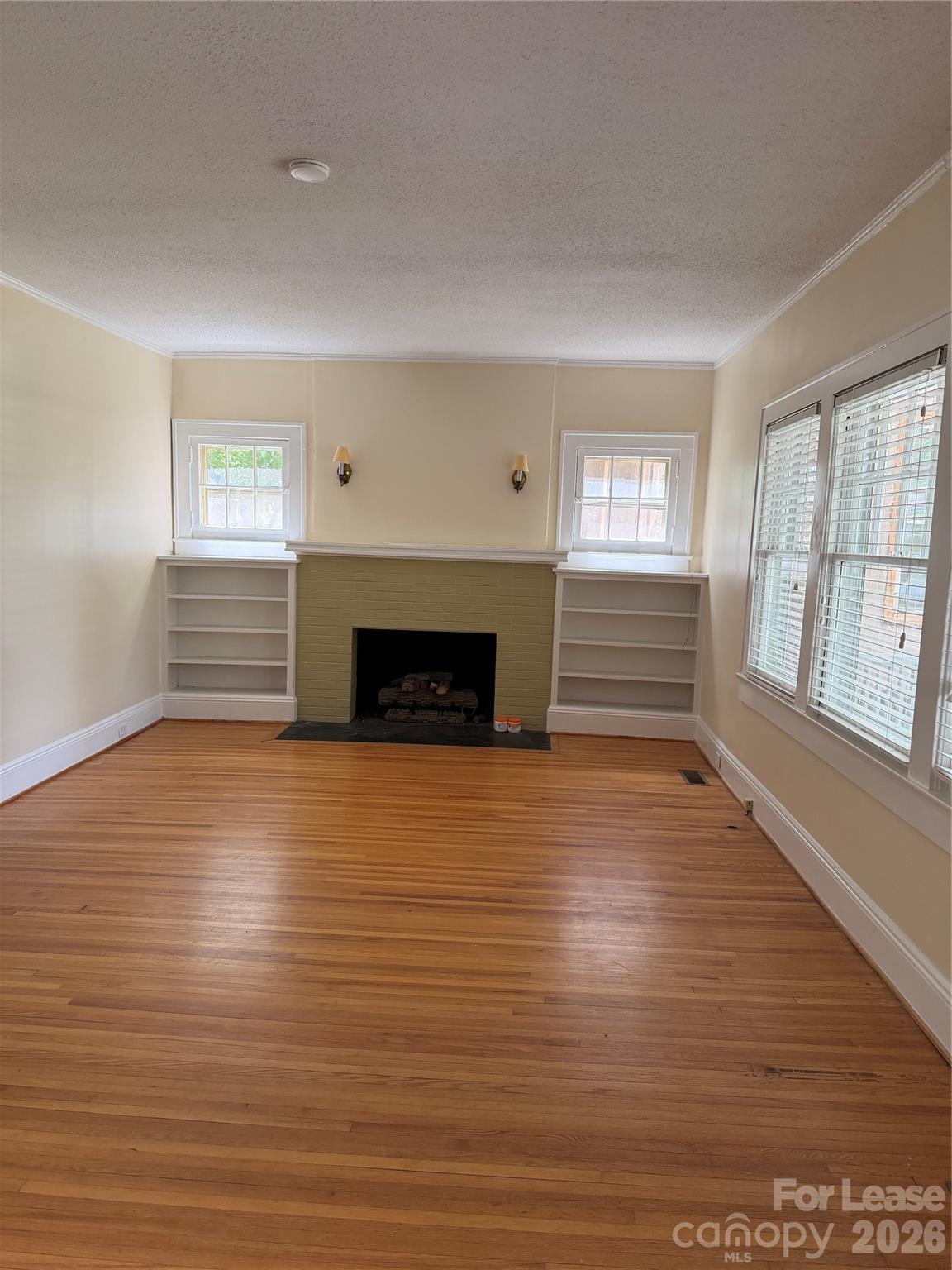 242 E Broad Street Property Photo 3