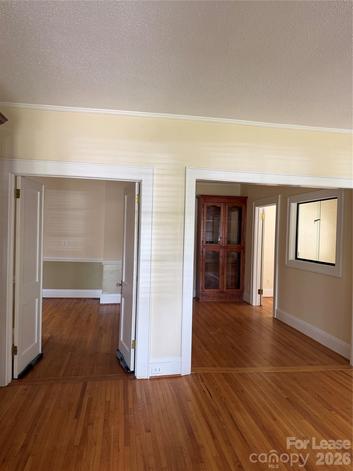 242 E Broad Street Property Photo 4