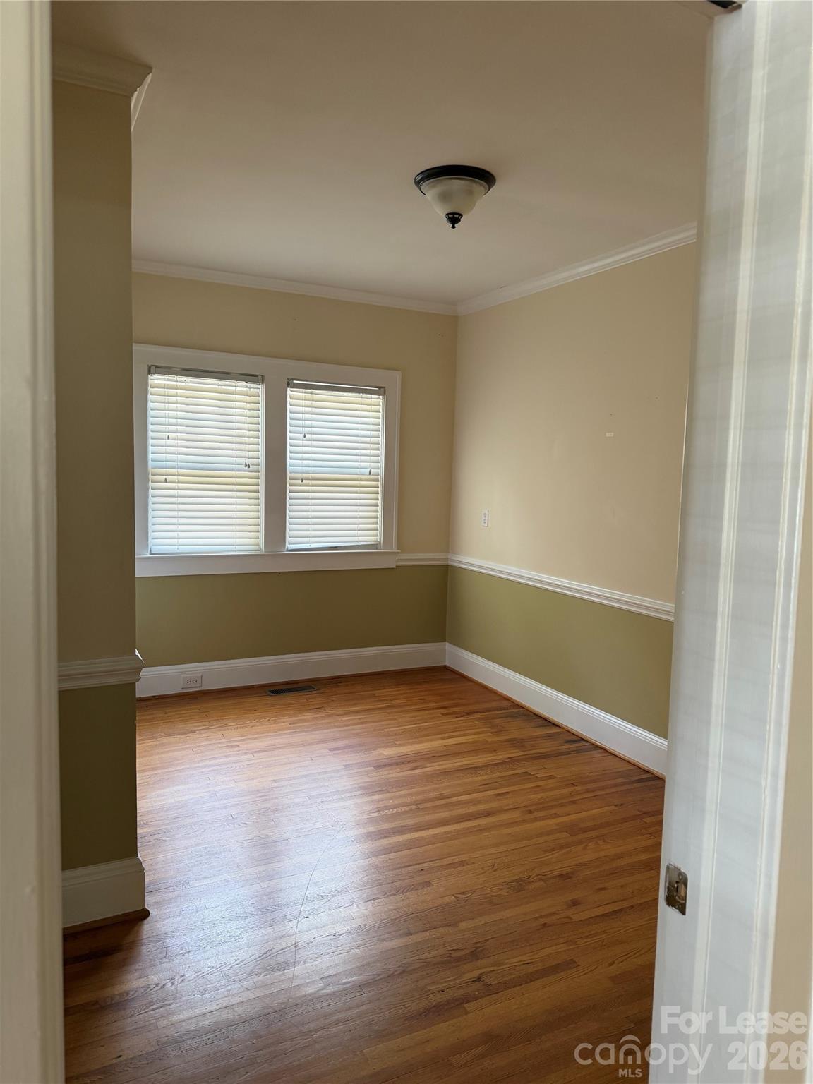 242 E Broad Street Property Photo 5