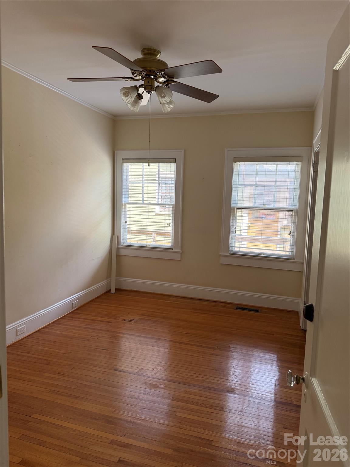 242 E Broad Street Property Photo 6